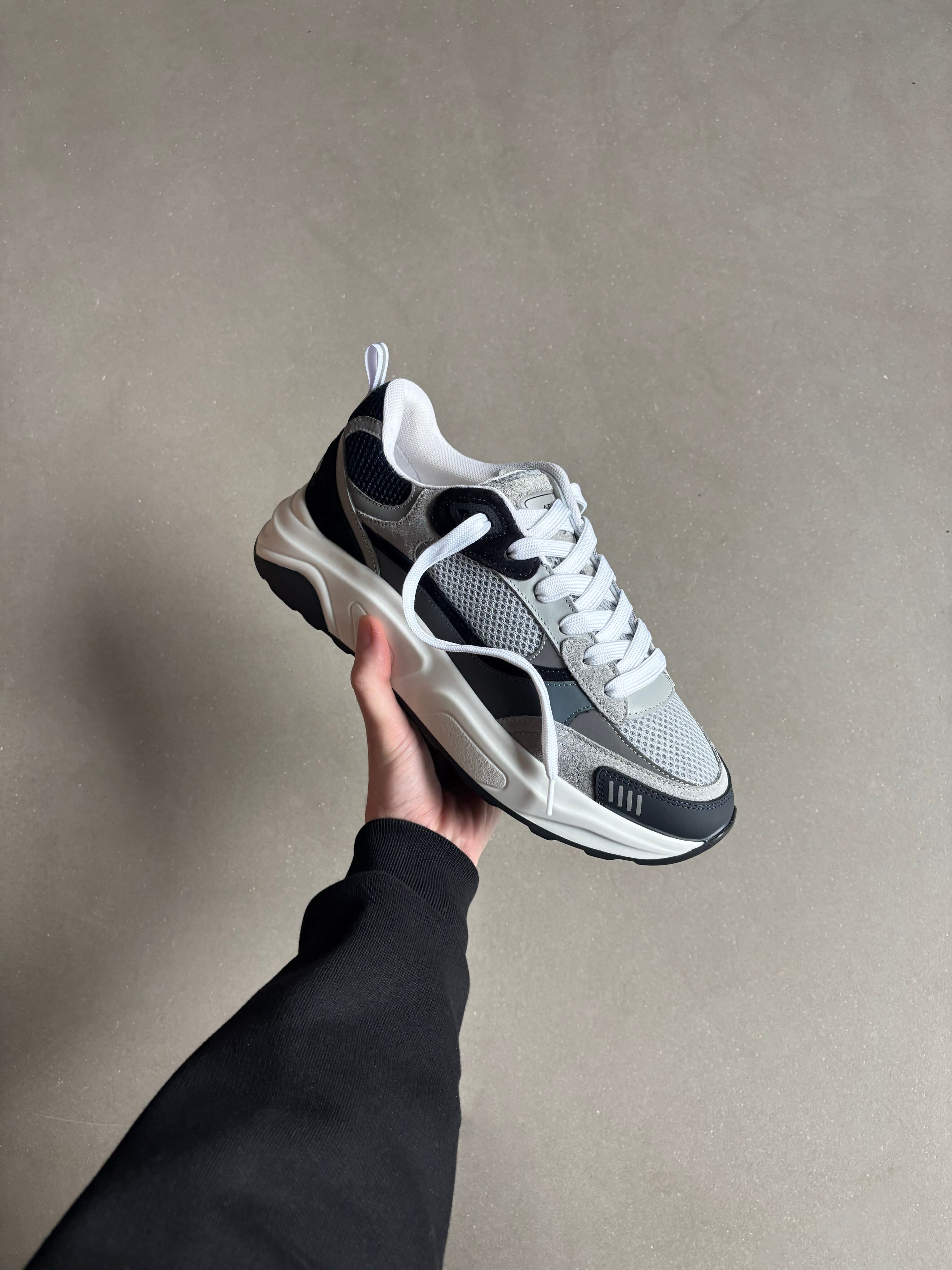 Mens Flow Runner in Air Force Blue