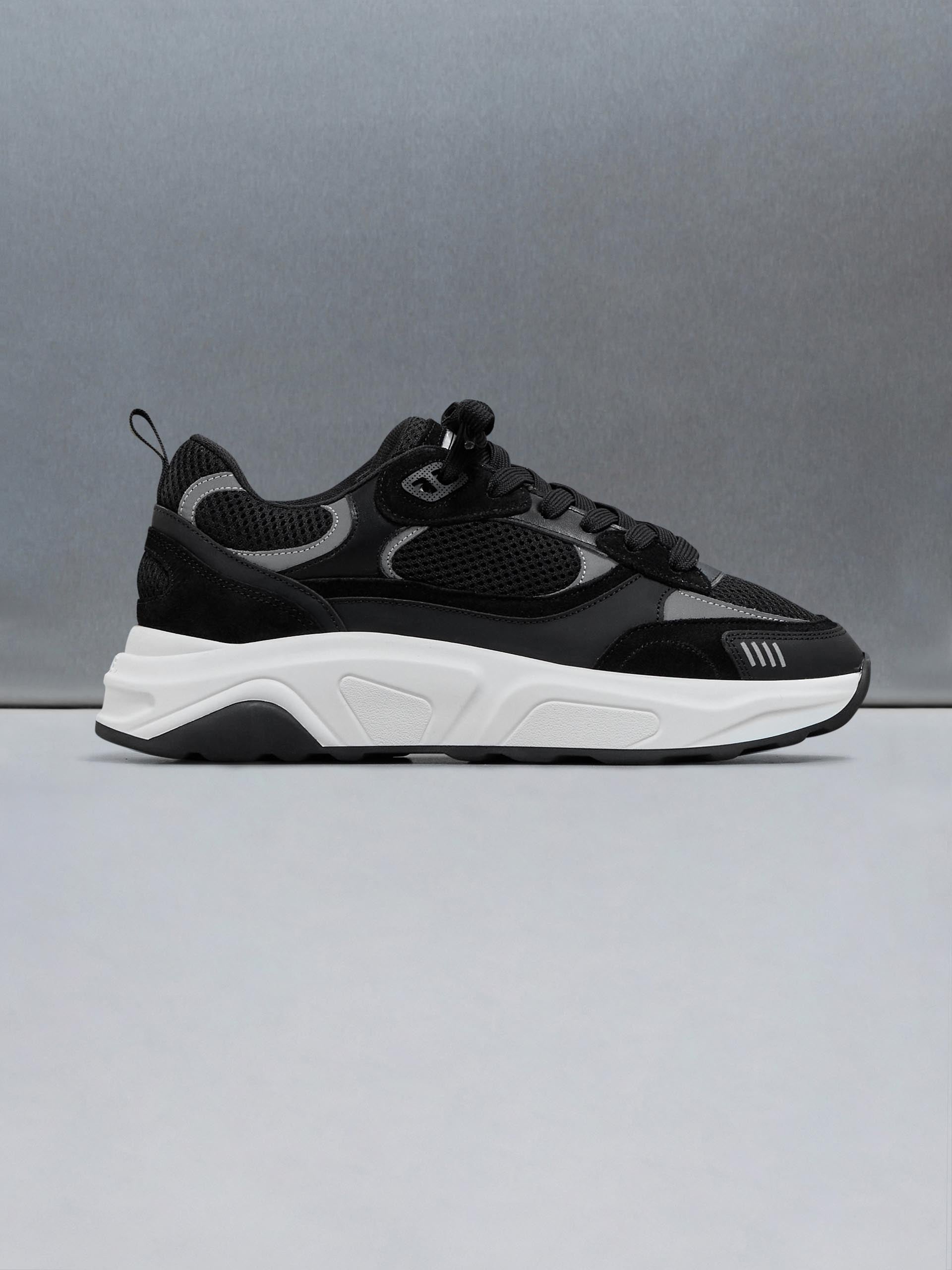 Mens Flow Runner in Black