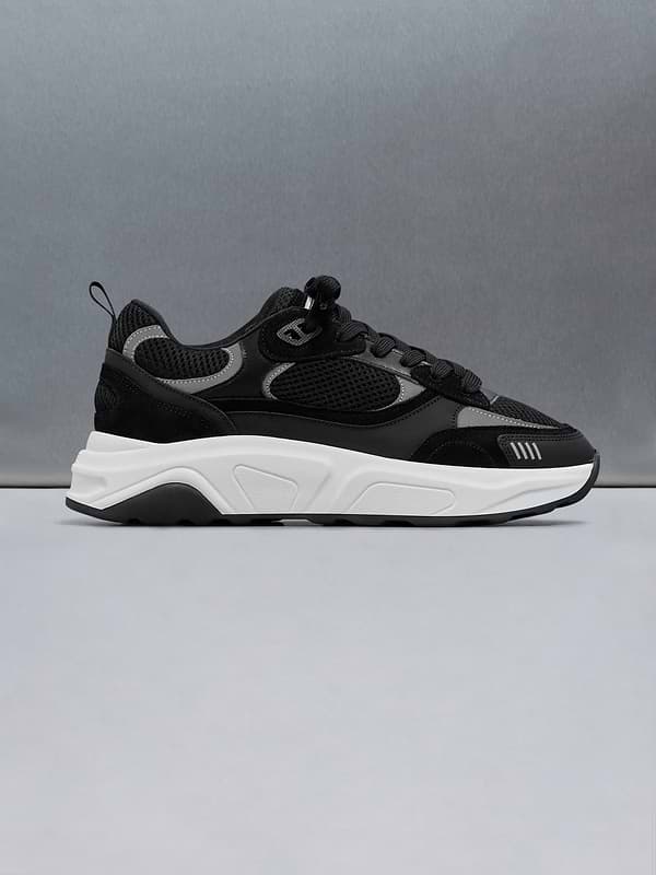 Mens Flow Runner in Black