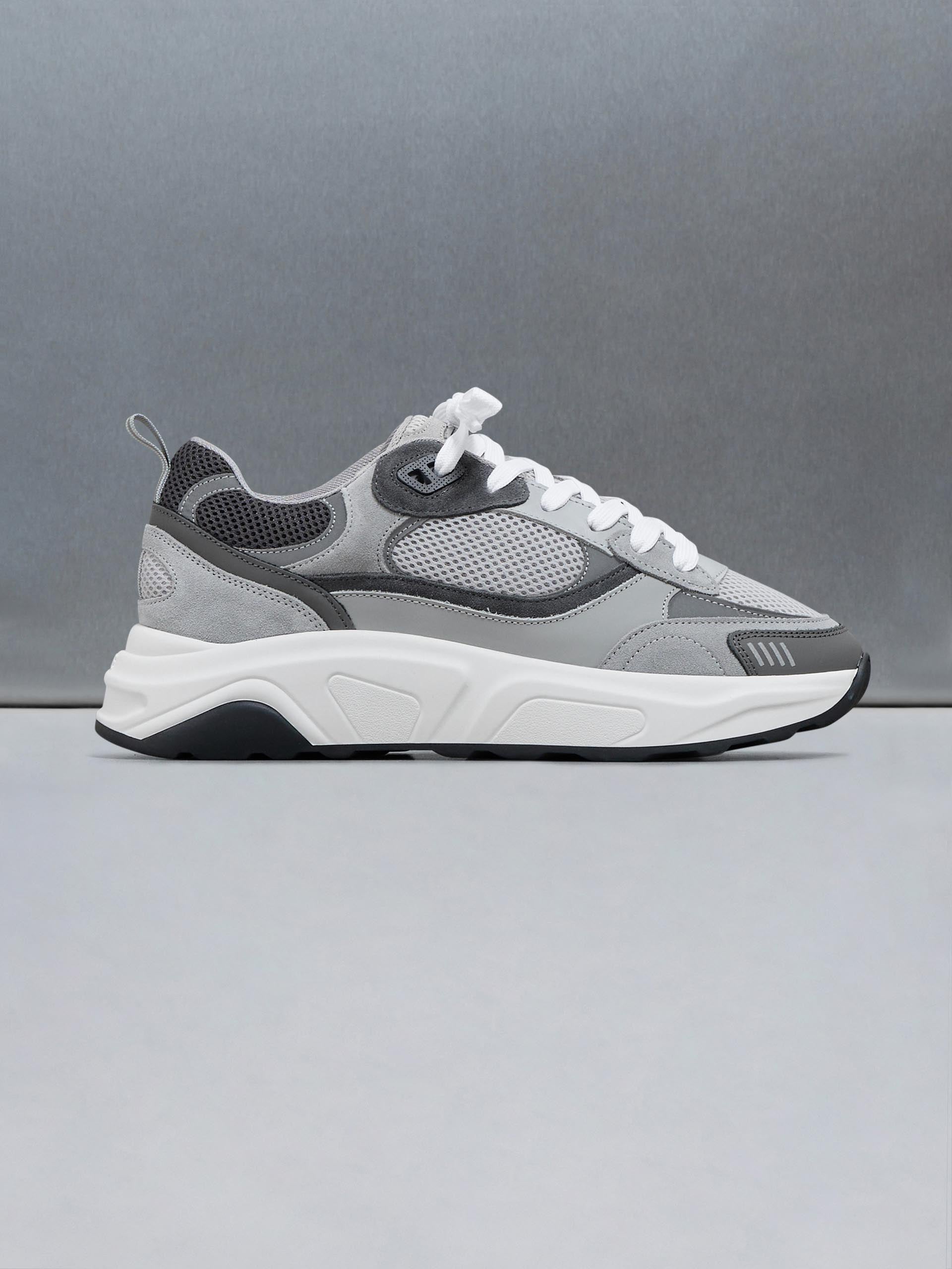 Mens Flow Runner in Grey