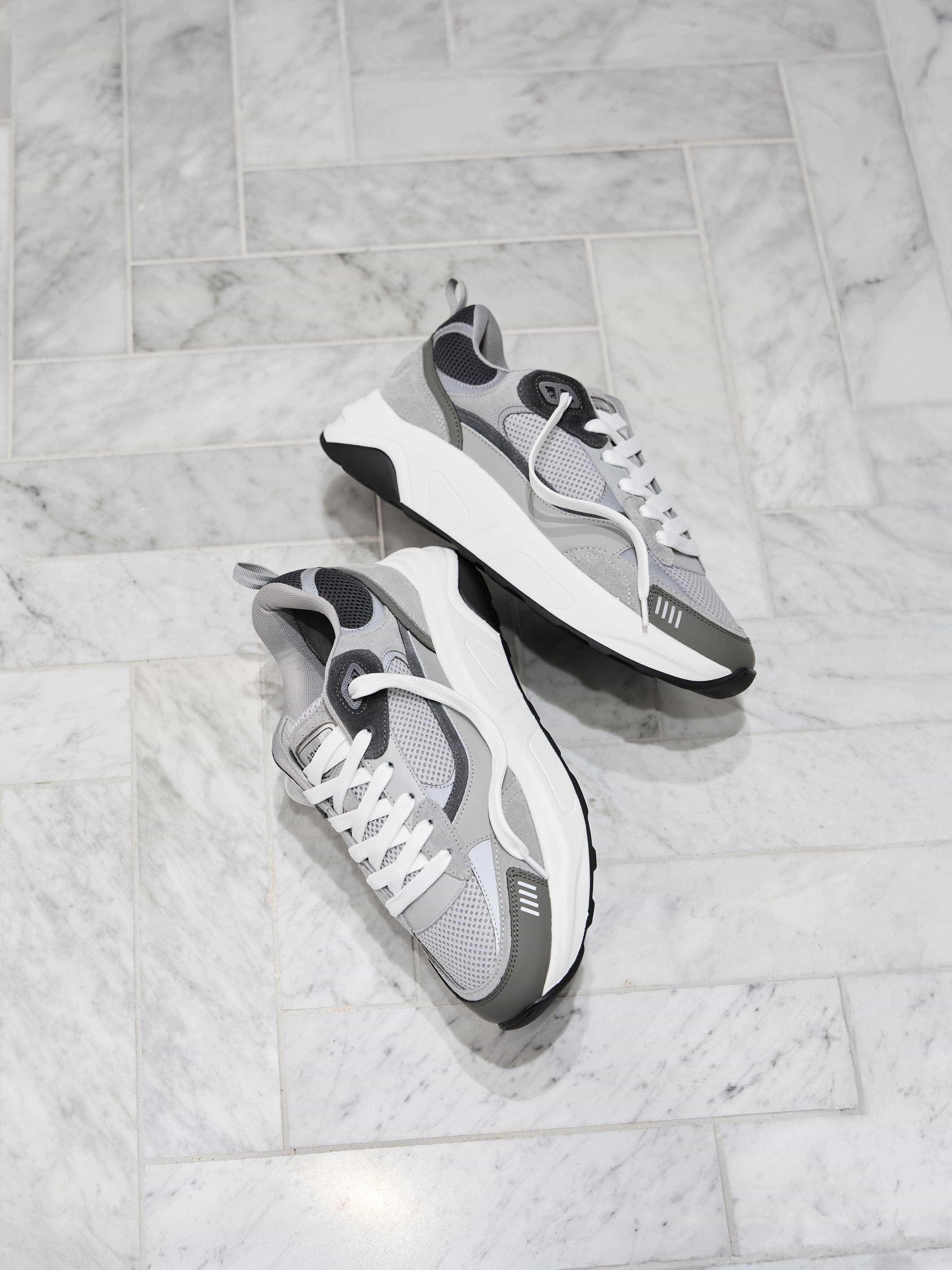 Mens Flow Runner in Grey