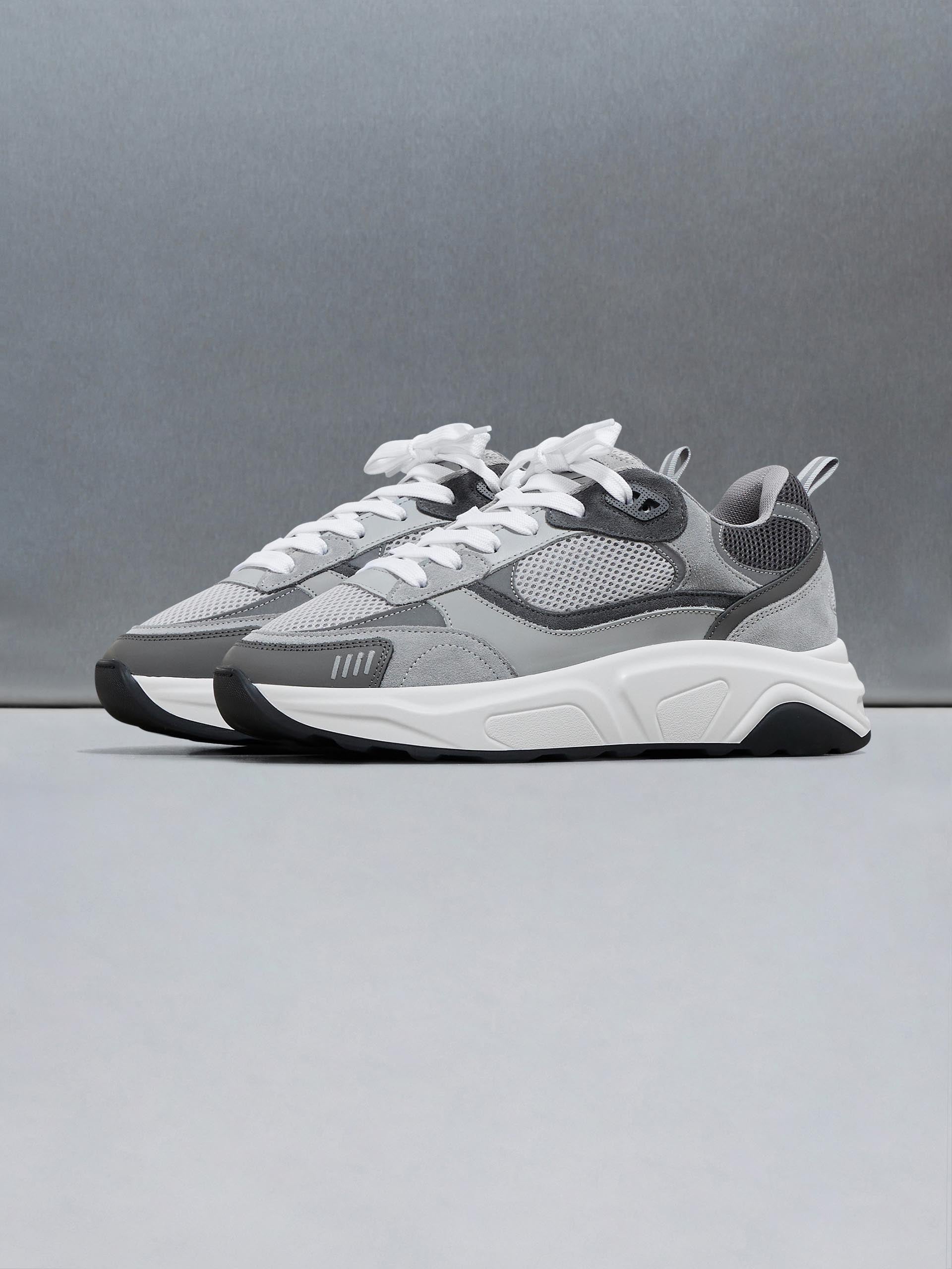 Mens Flow Runner in Grey