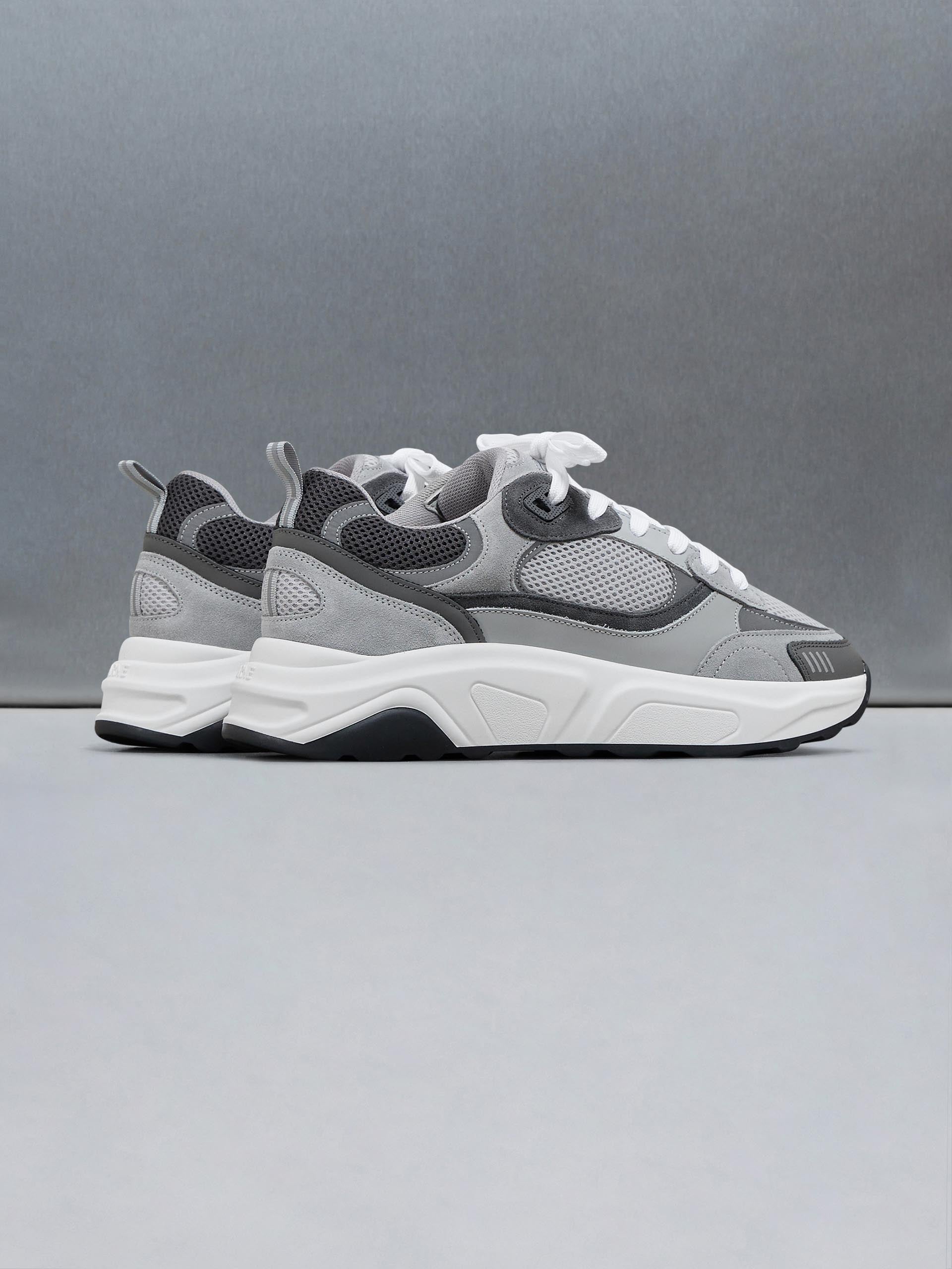 Mens Flow Runner in Grey