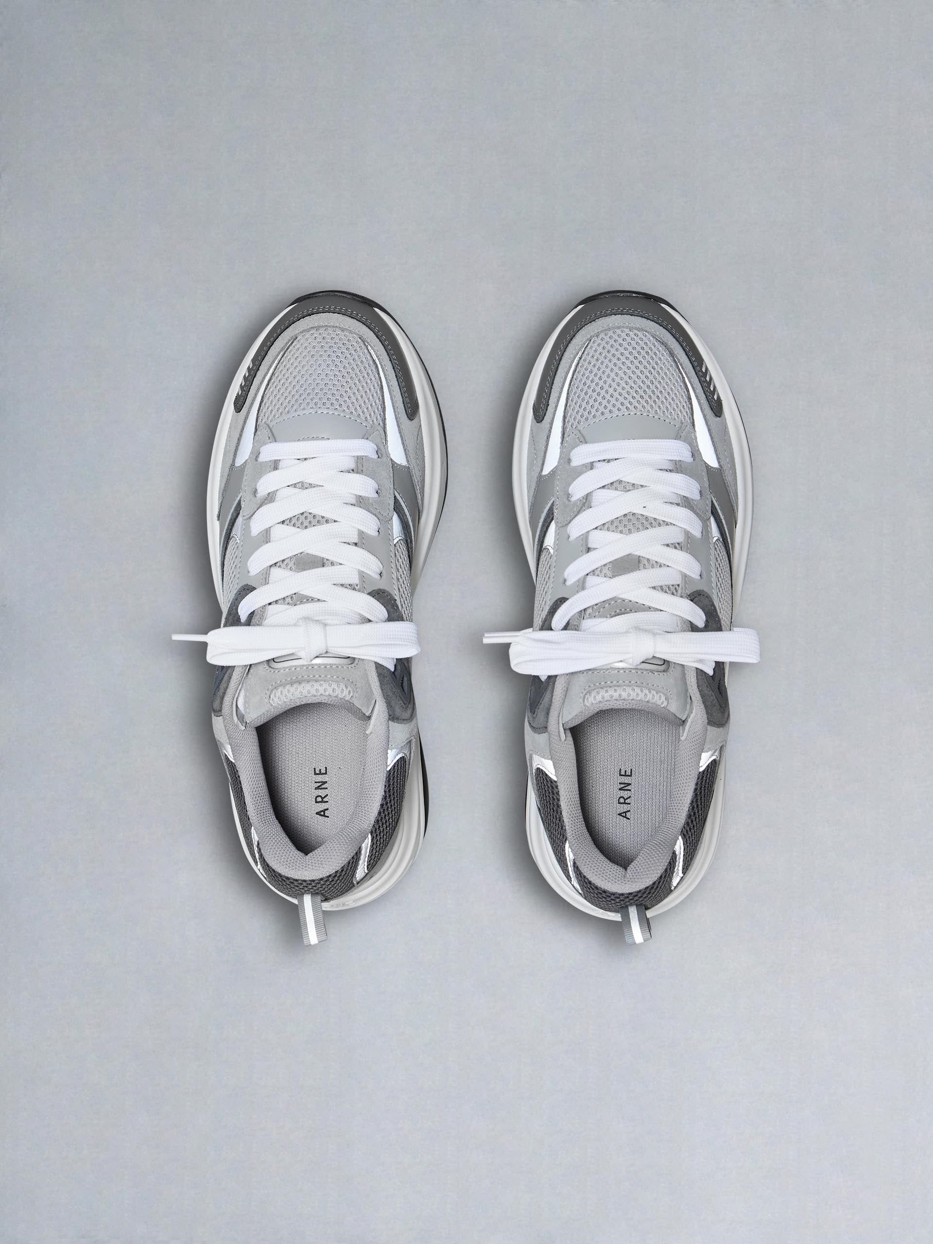 Mens Flow Runner in Grey