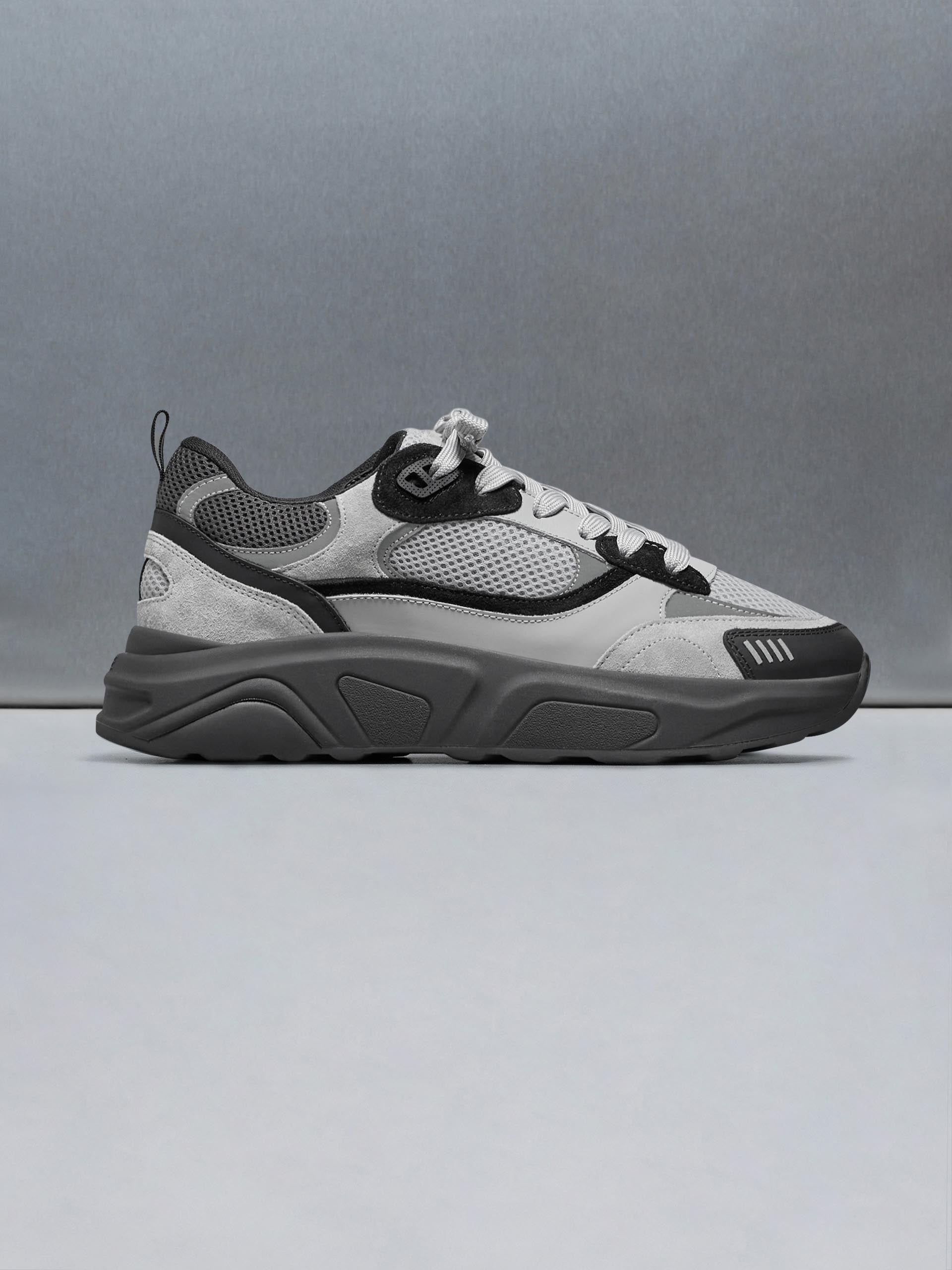 Mens Flow Runner in Midnight Grey