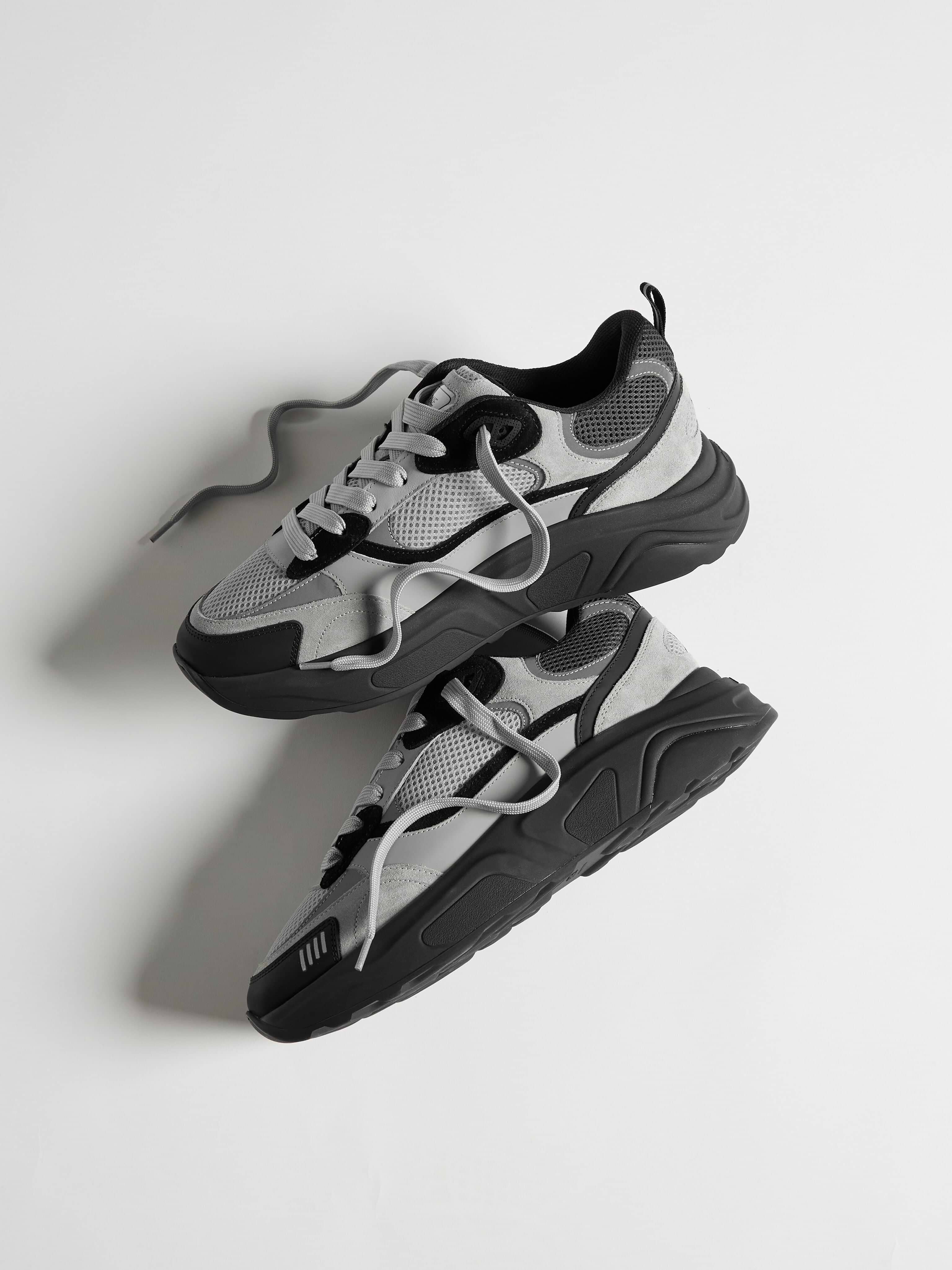 Mens Flow Runner in Midnight Grey