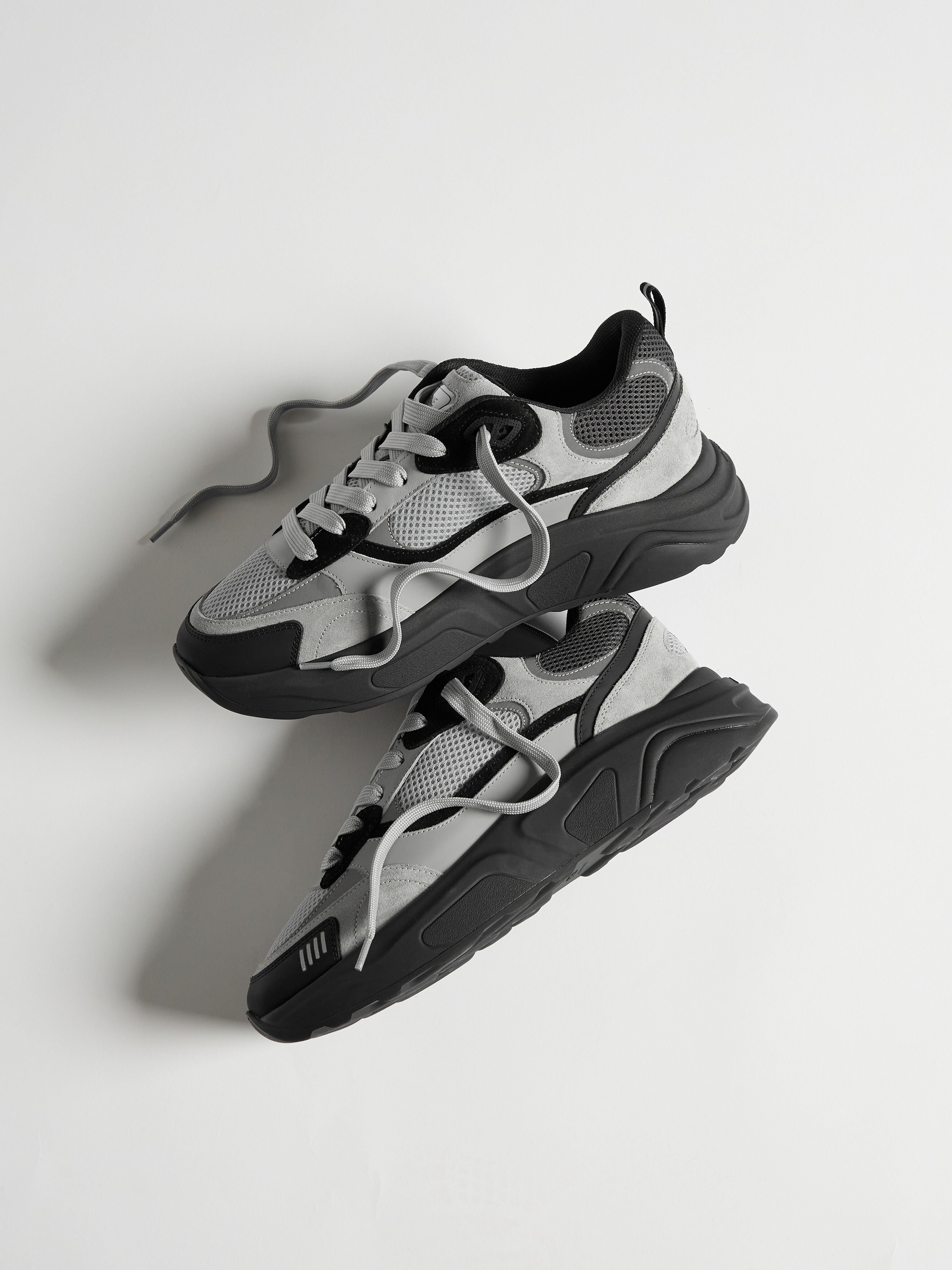 Mens Flow Runner in Midnight Grey