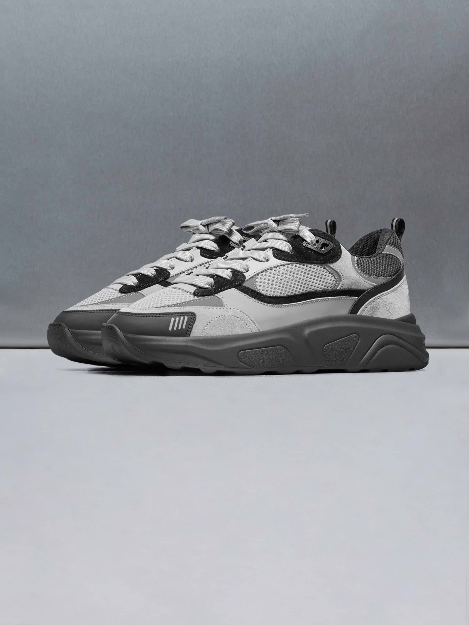 Flow Runner in Midnight Grey
