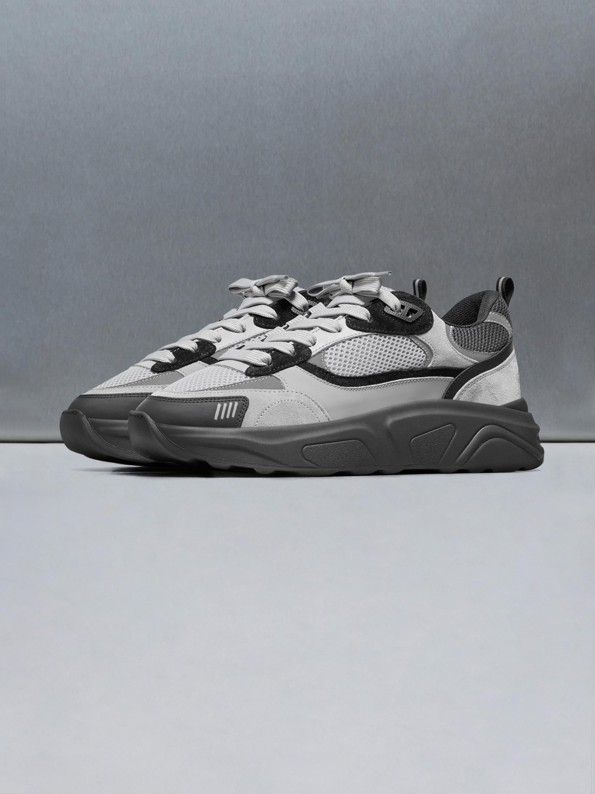 Mens Flow Runner in Midnight Grey