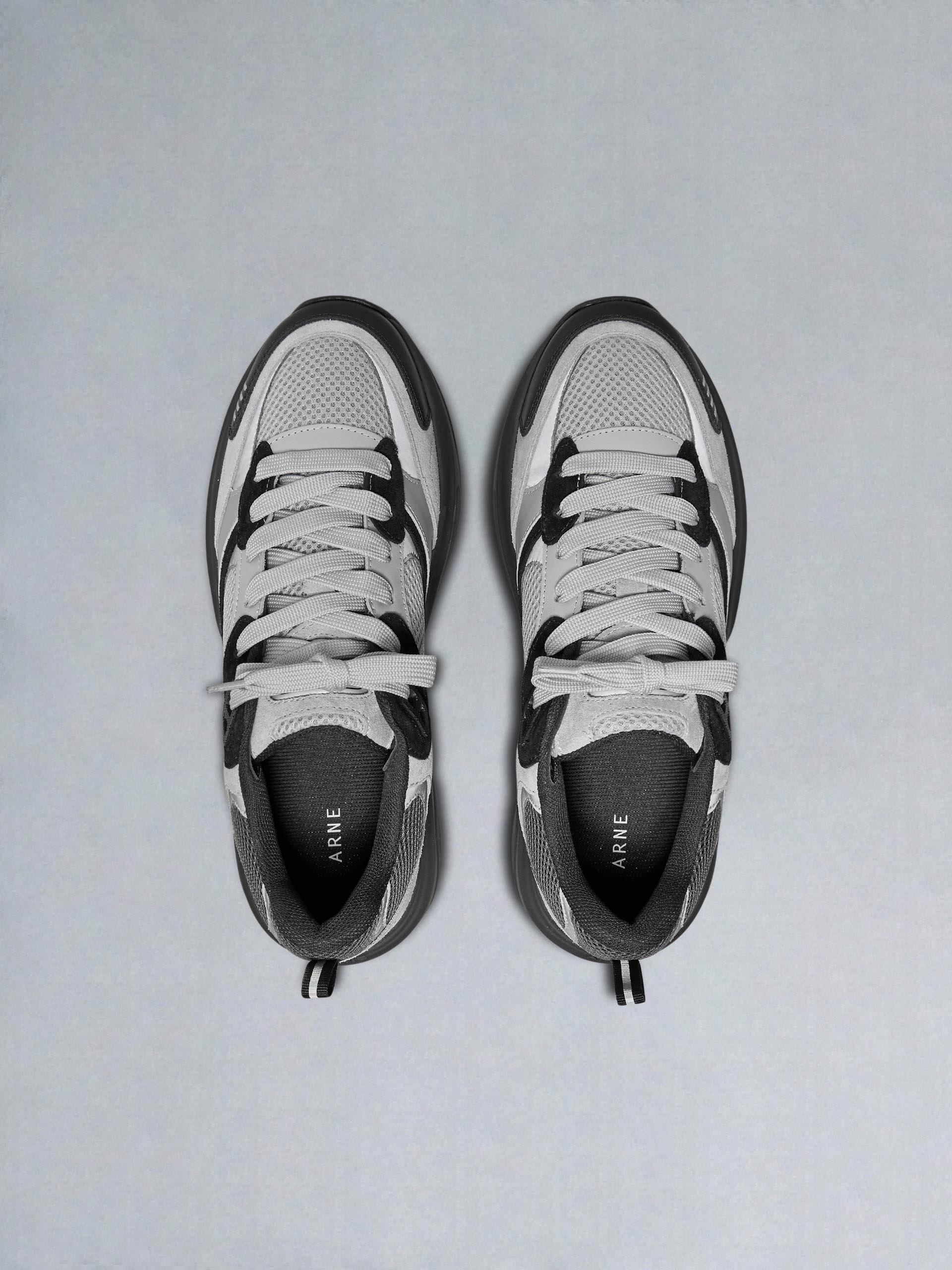 Mens Flow Runner in Midnight Grey