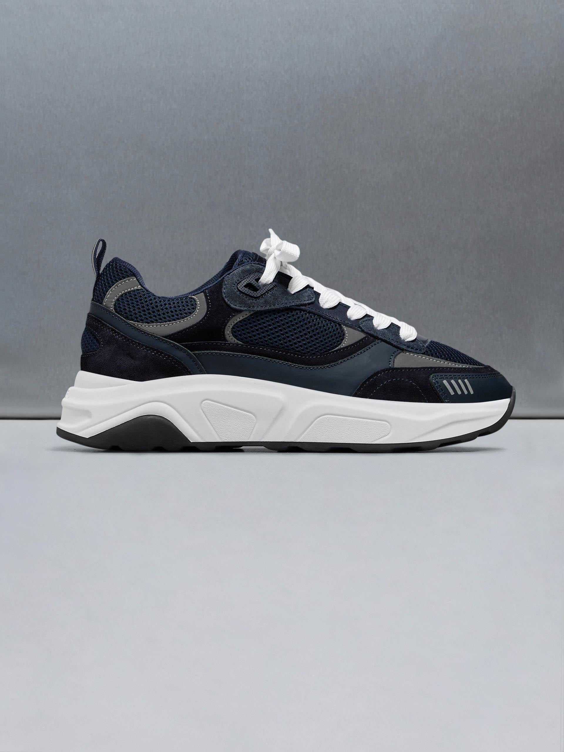 Mens Flow Runner in Navy