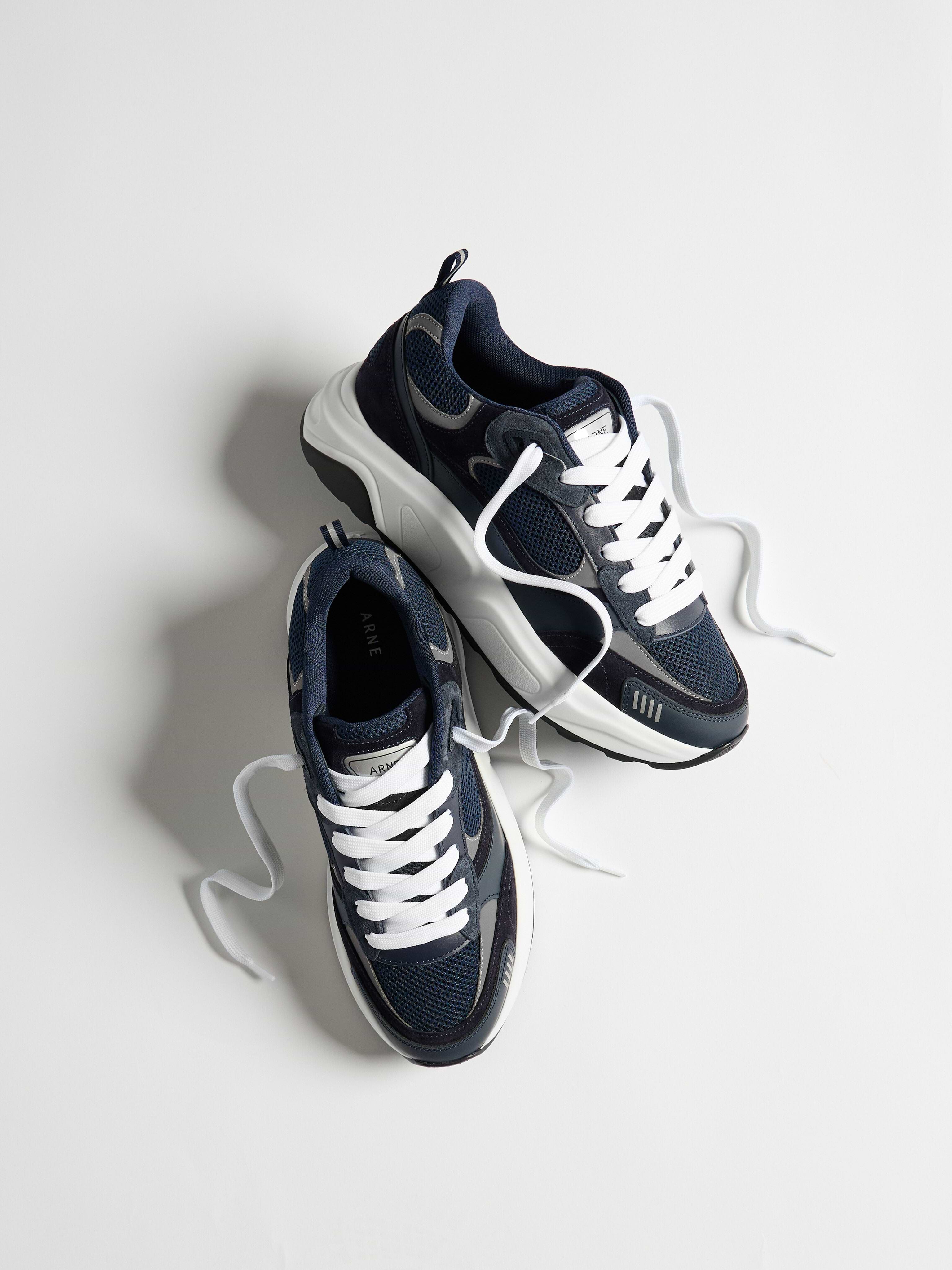 Mens Flow Runner in Navy
