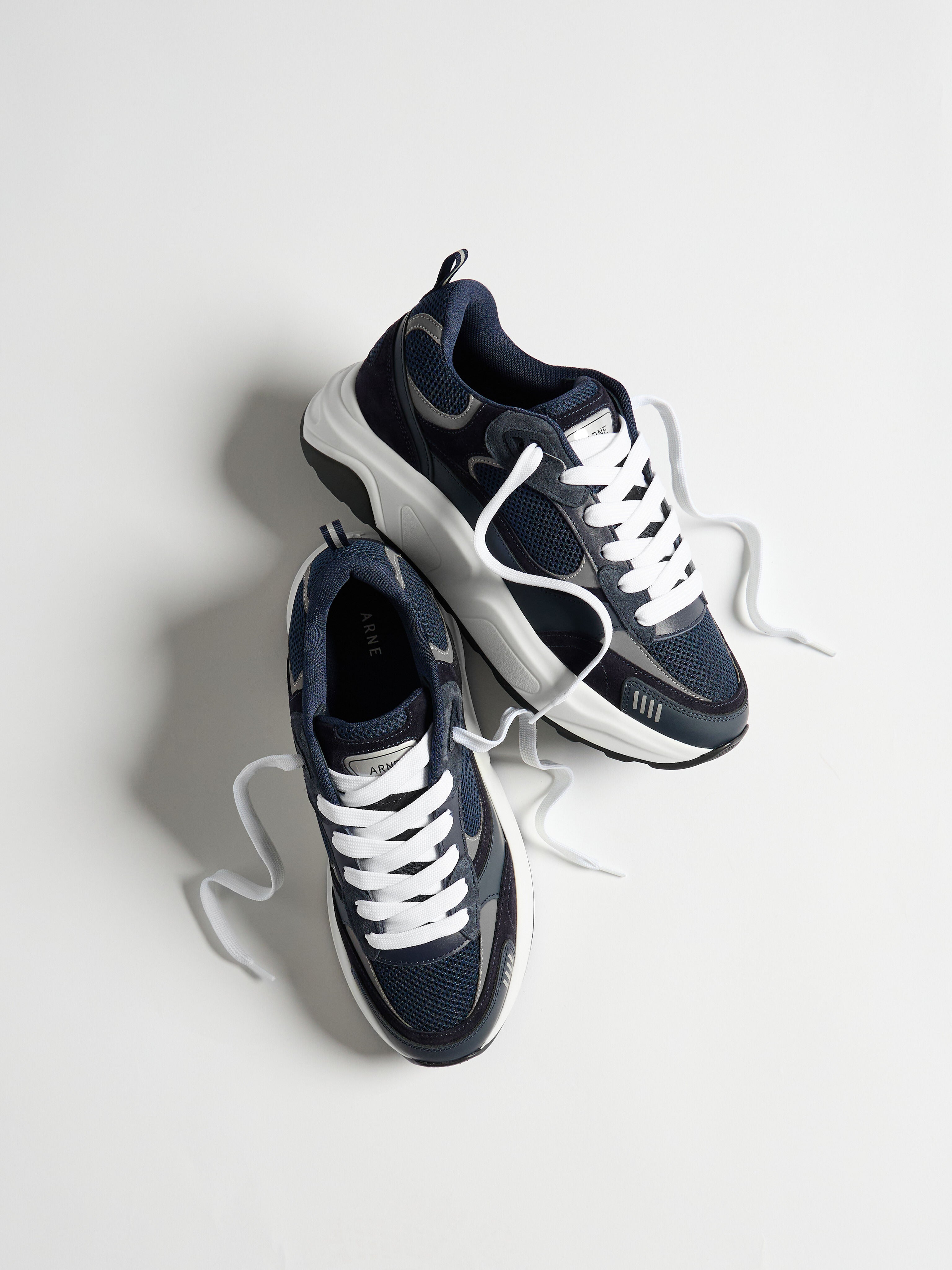 Mens Flow Runner in Navy