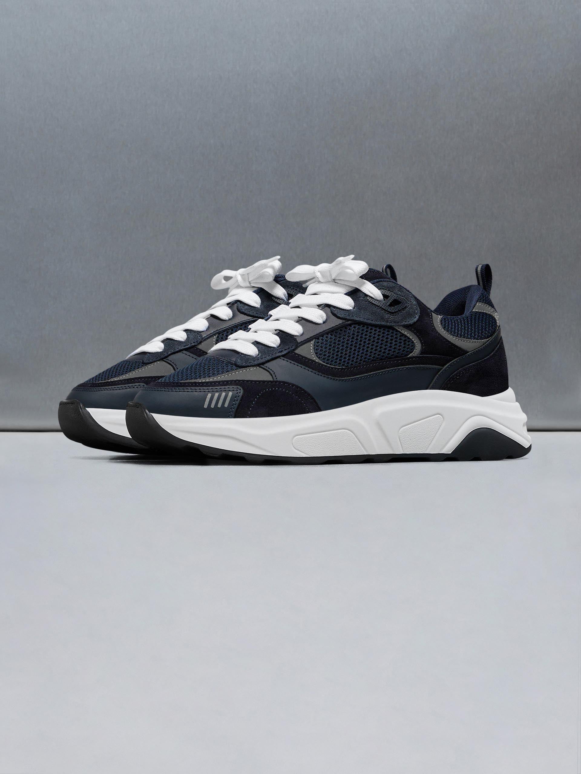 Mens Flow Runner in Navy