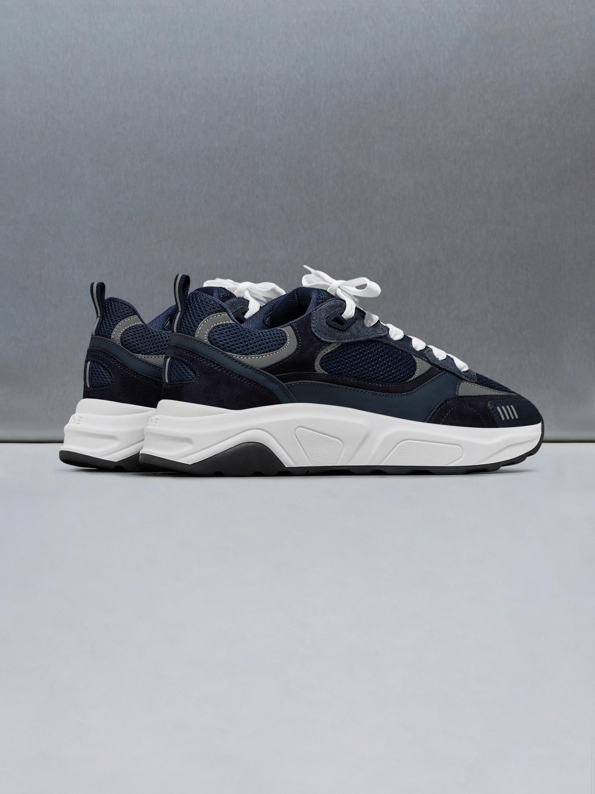 Mens Flow Runner in Navy
