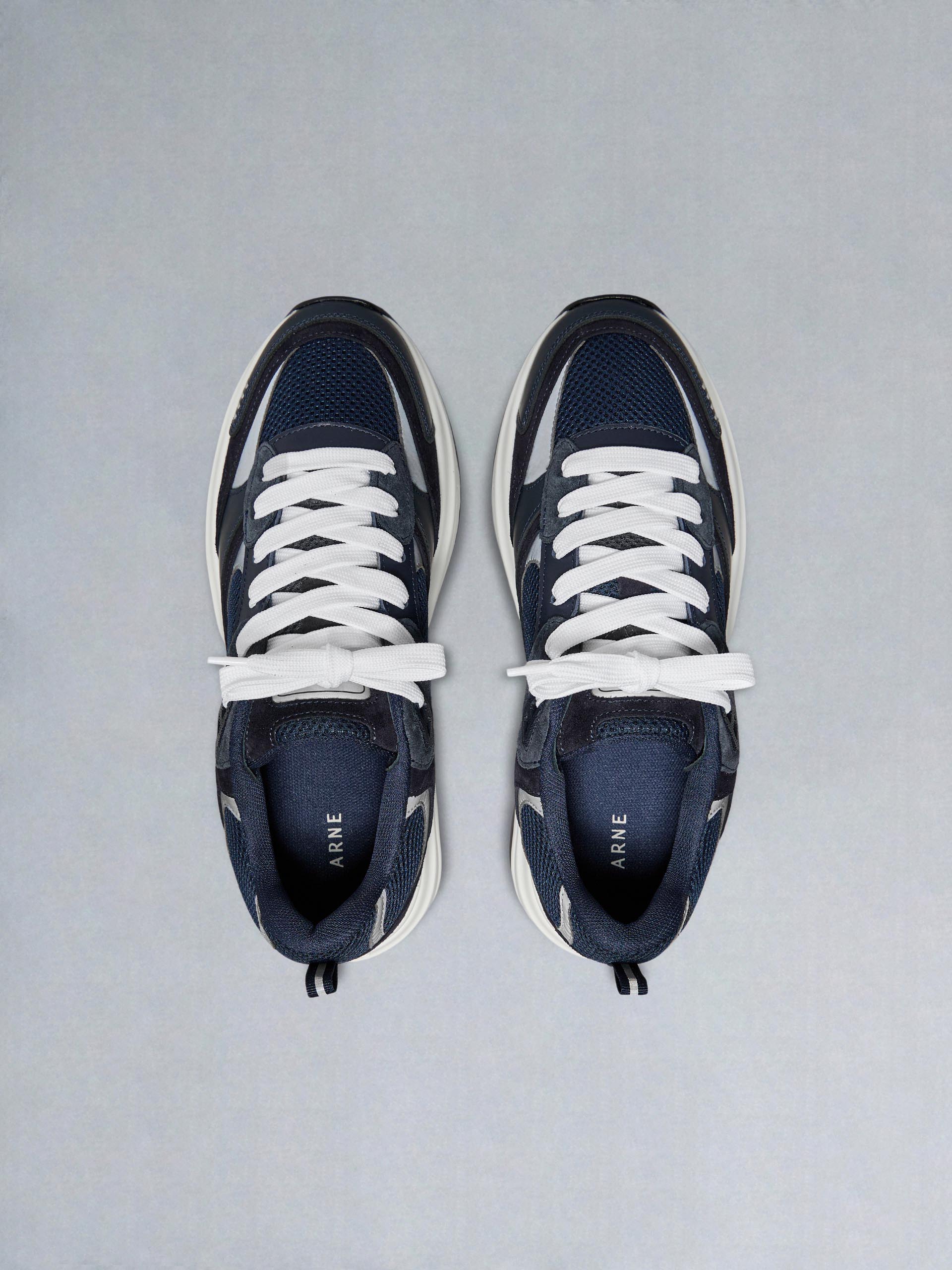 Mens Flow Runner in Navy