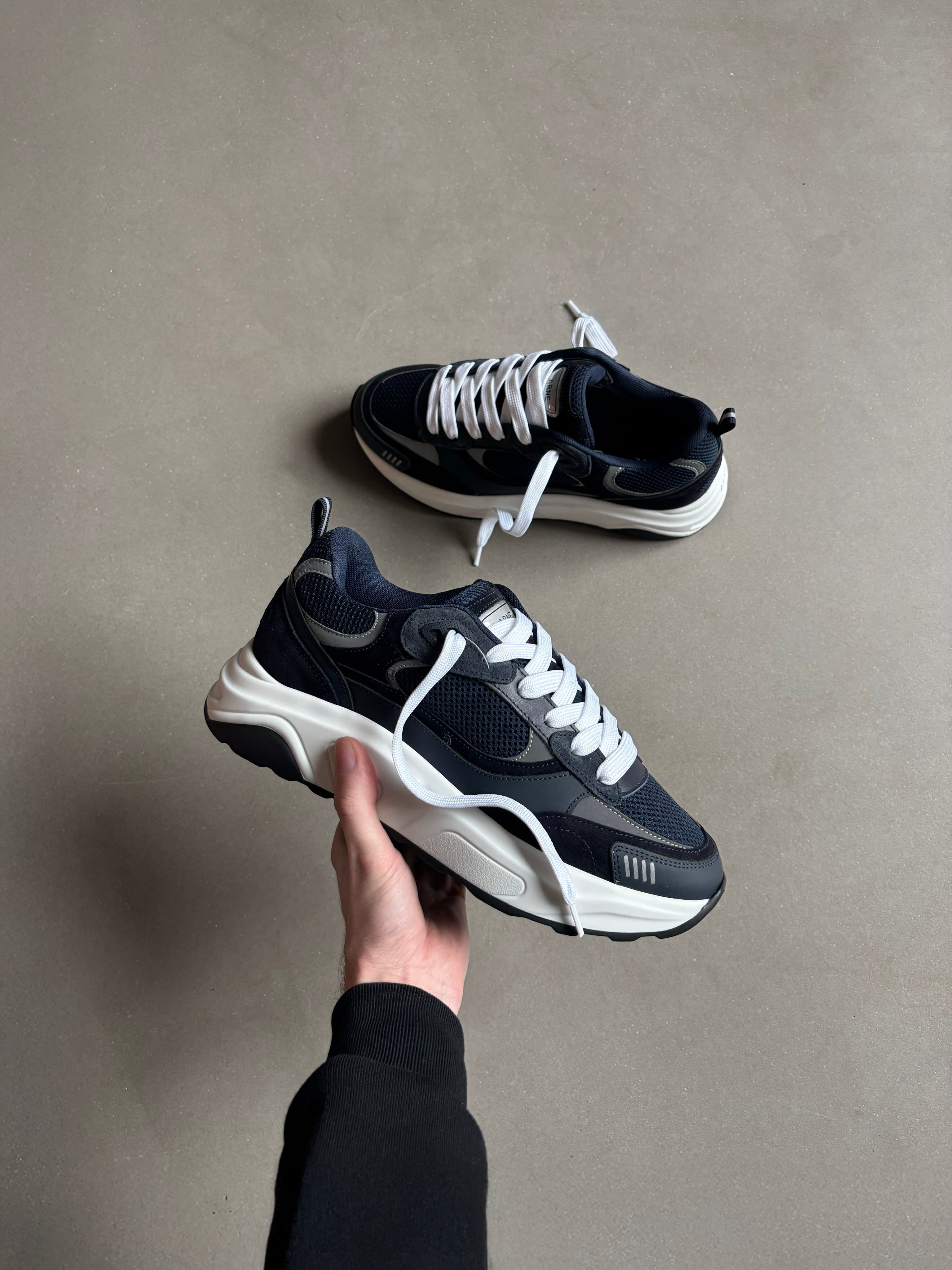 Mens Flow Runner in Navy