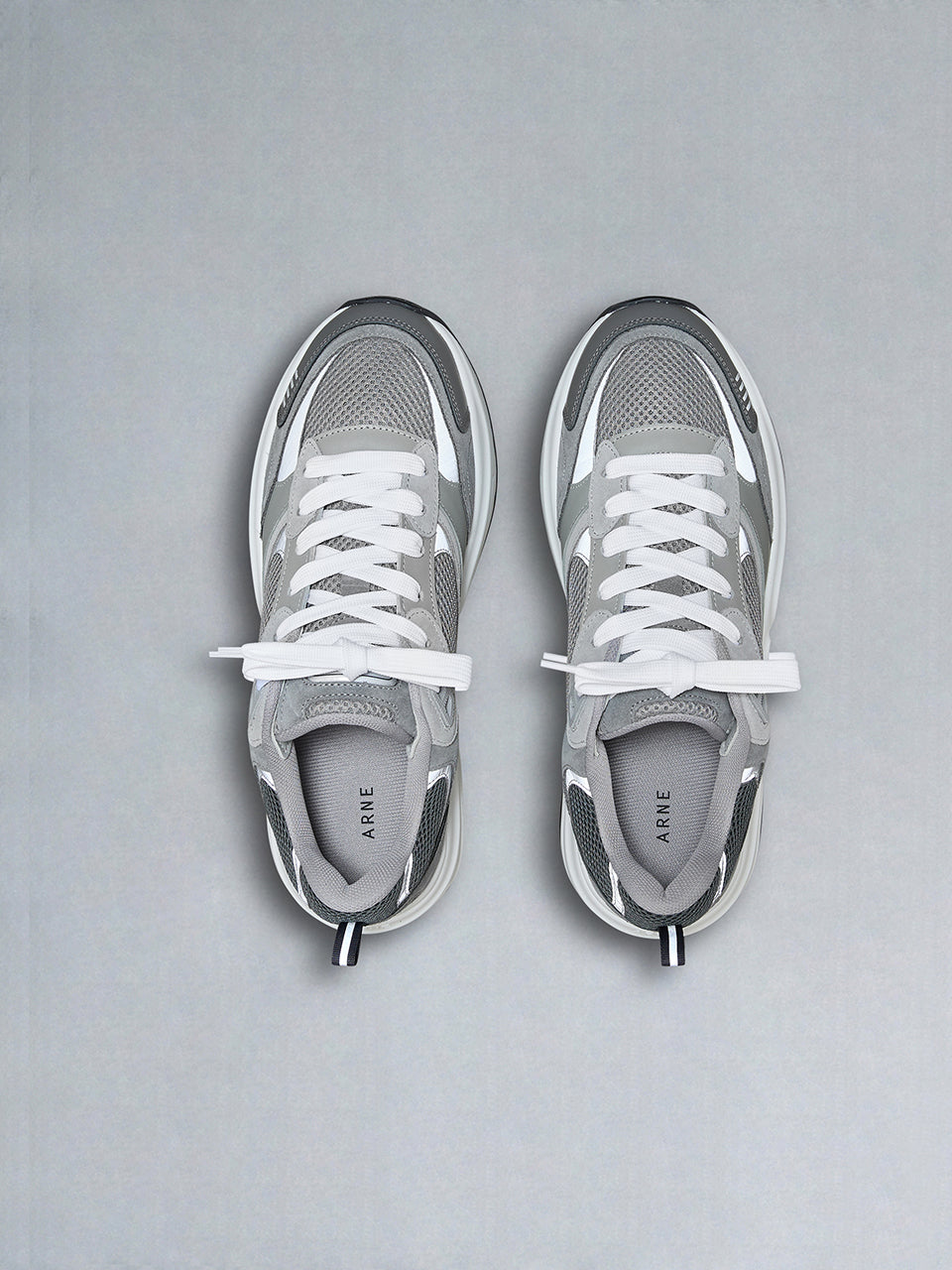 Mens Flow Runner in Stone