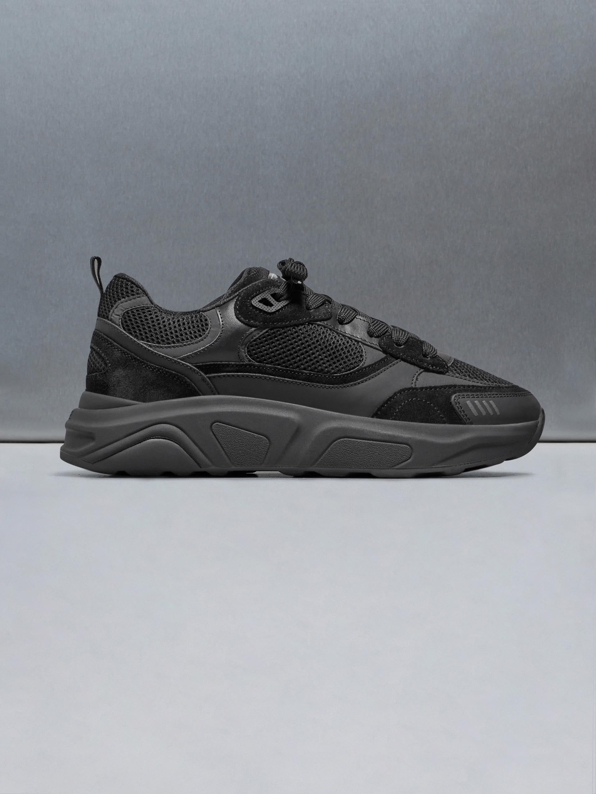Mens Flow Runner in Triple Black
