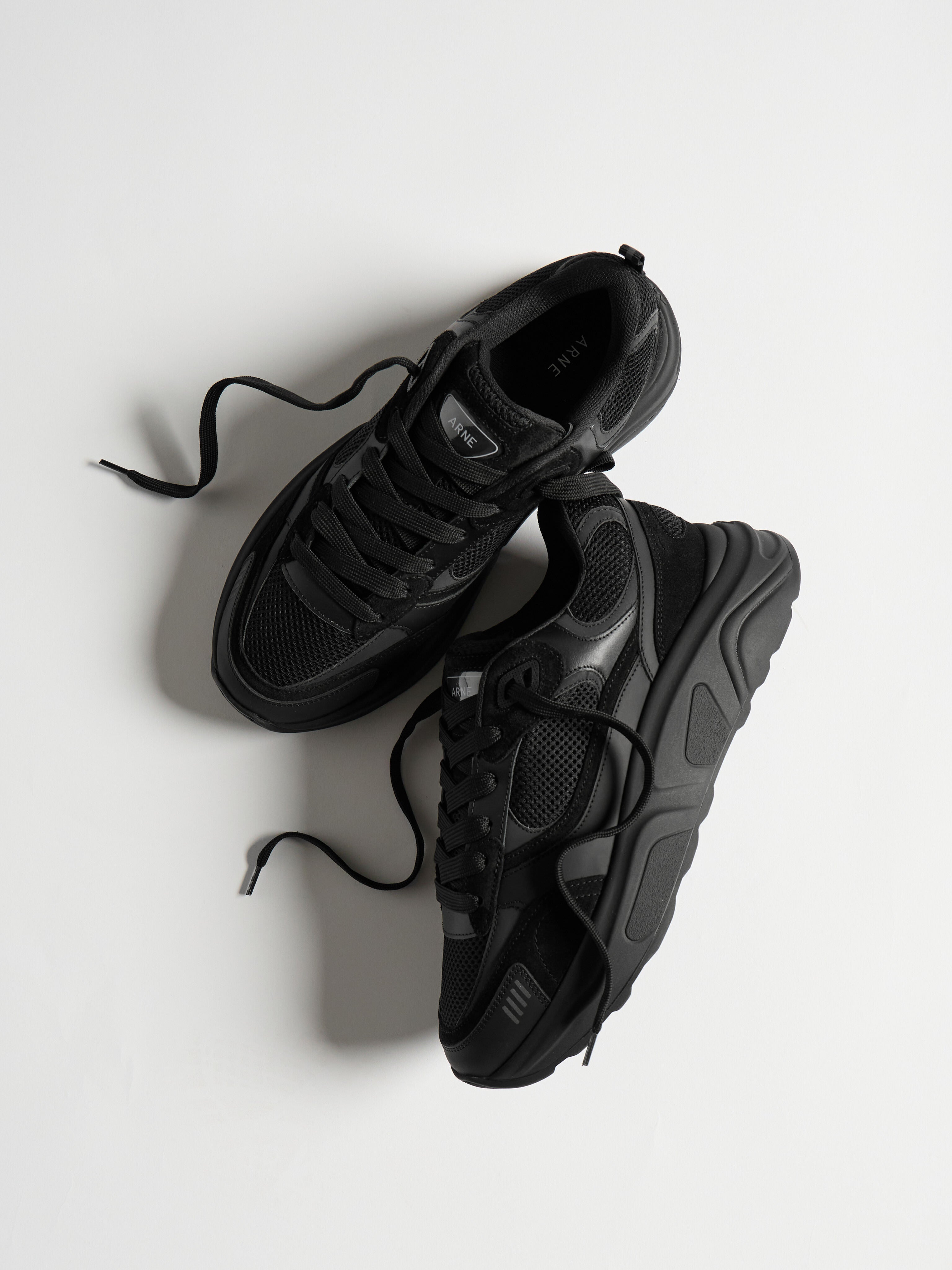 Mens Flow Runner in Triple Black