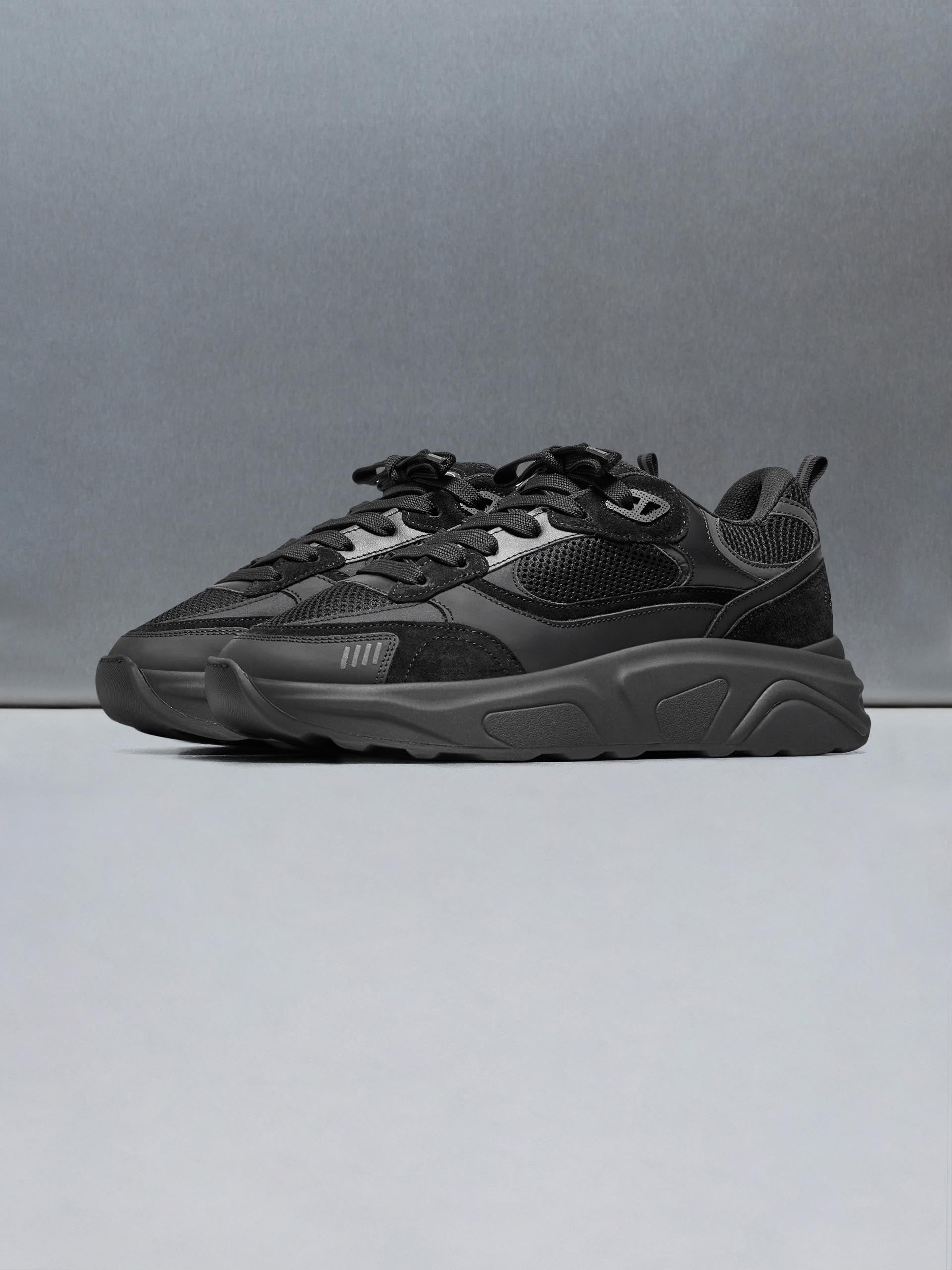 Mens Flow Runner in Triple Black
