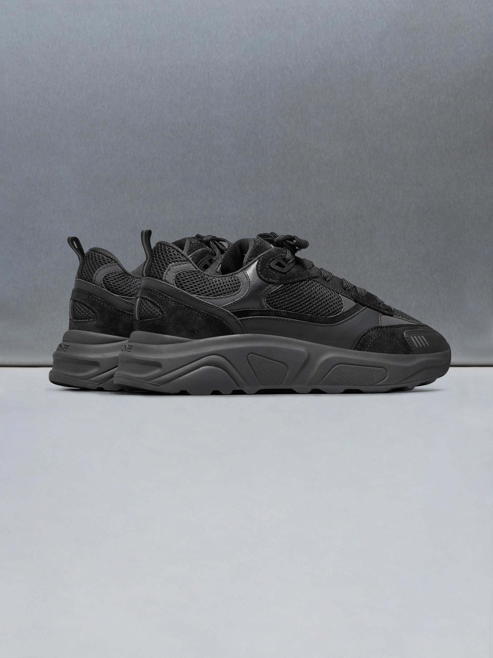 Mens Flow Runner in Triple Black