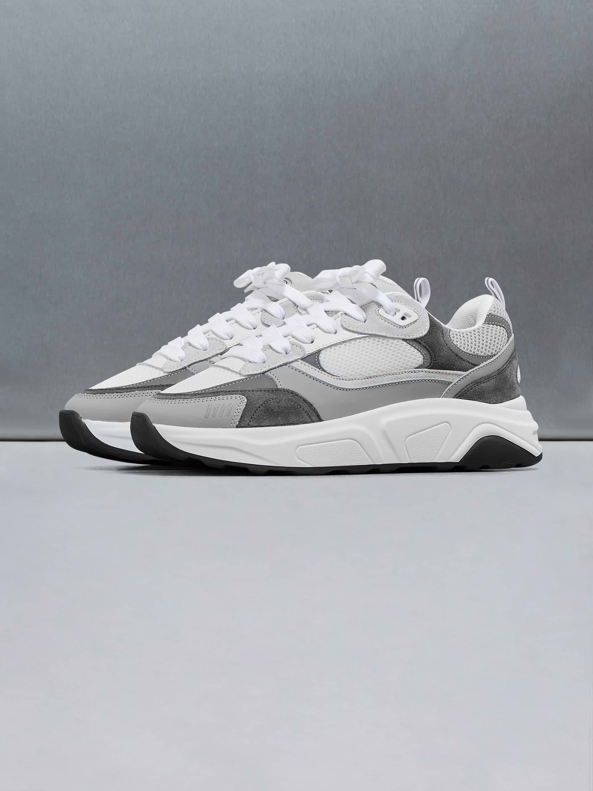 Flow Runner in White Grey