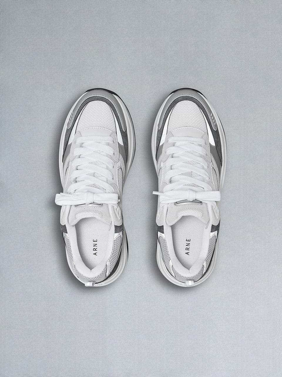 Flow Runner in White Grey