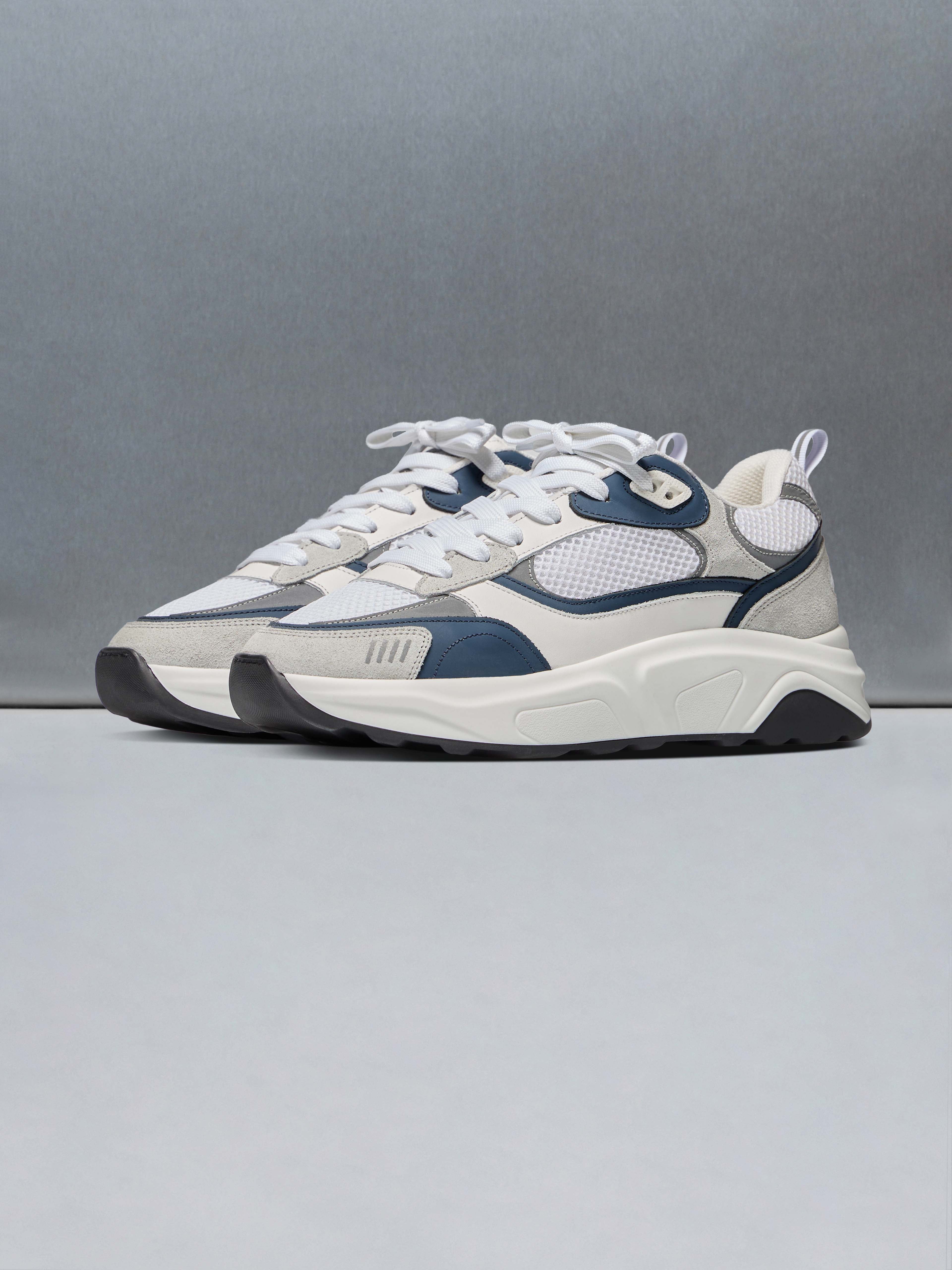 Mens Flow Runner in White Navy