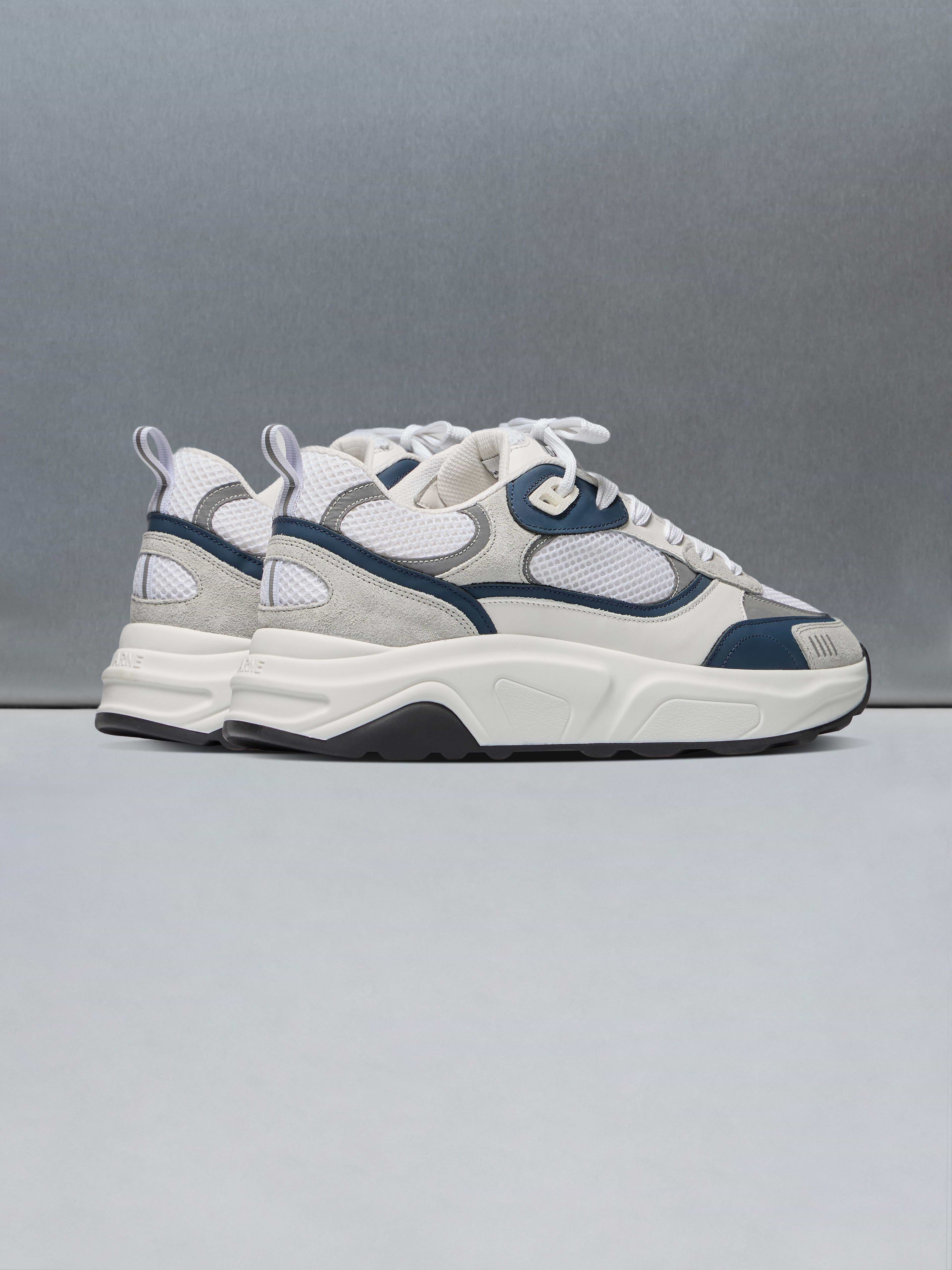 Flow Runner in White Navy