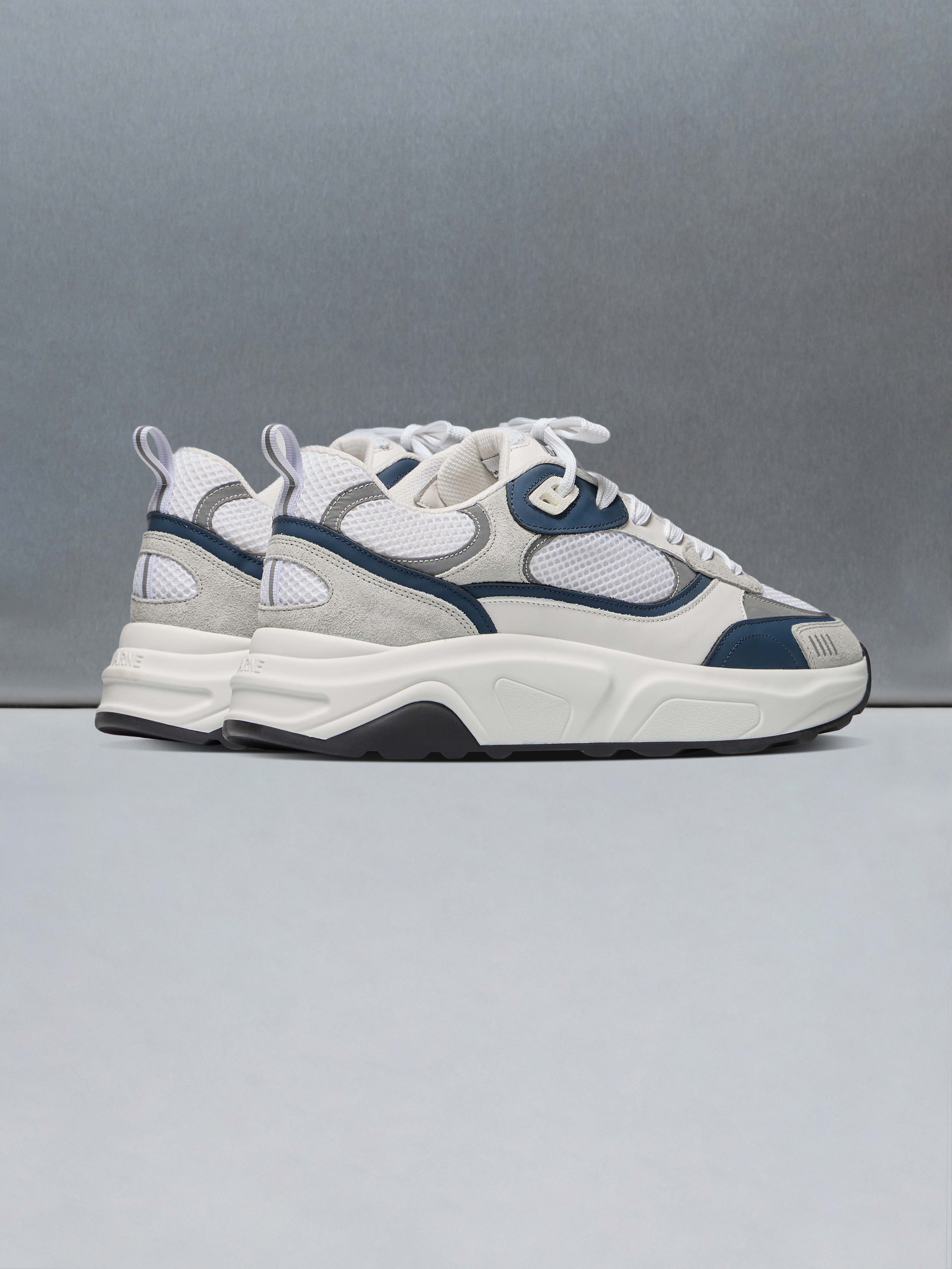 Mens Flow Runner in White Navy