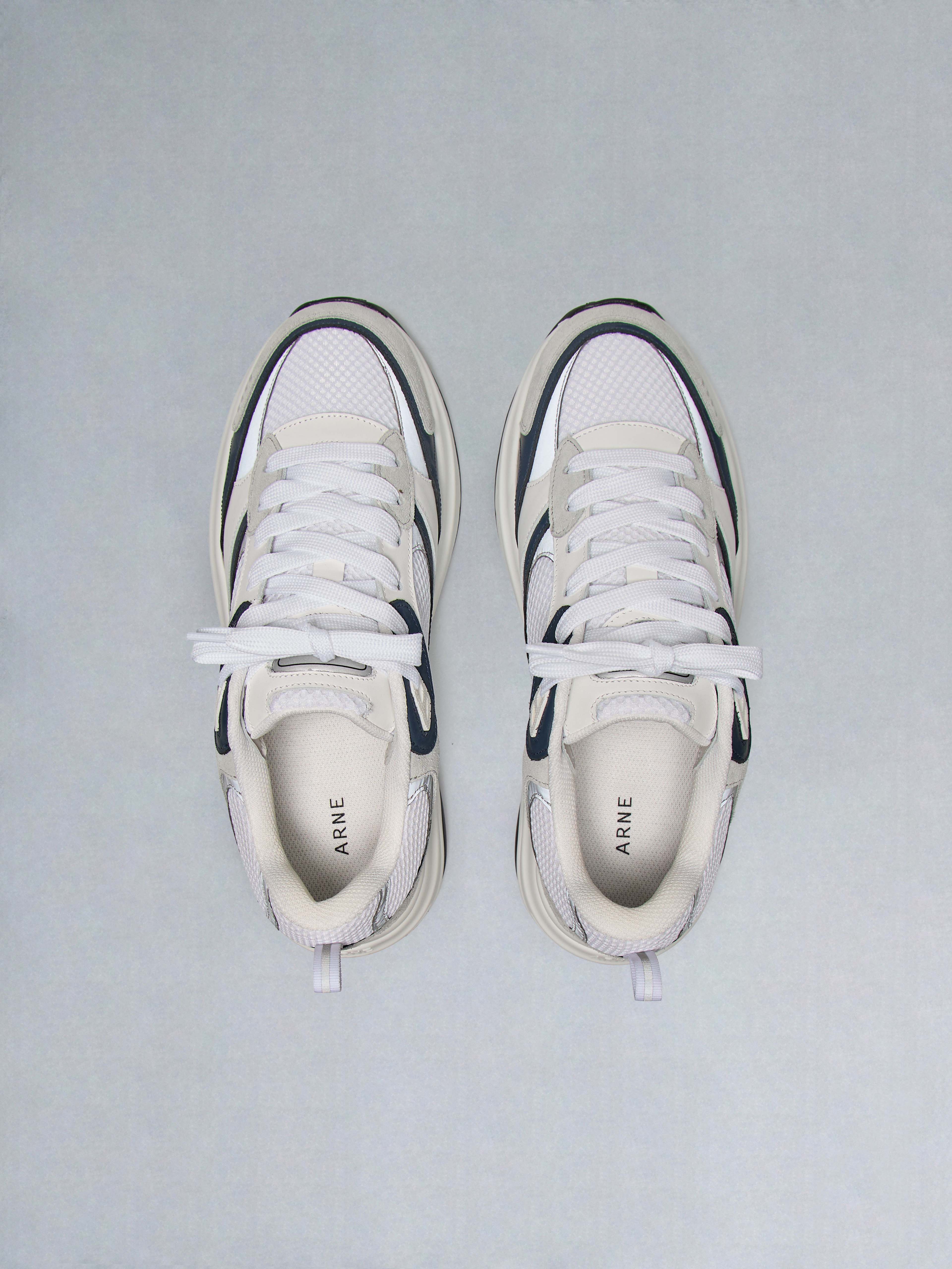 Mens Flow Runner in White Navy