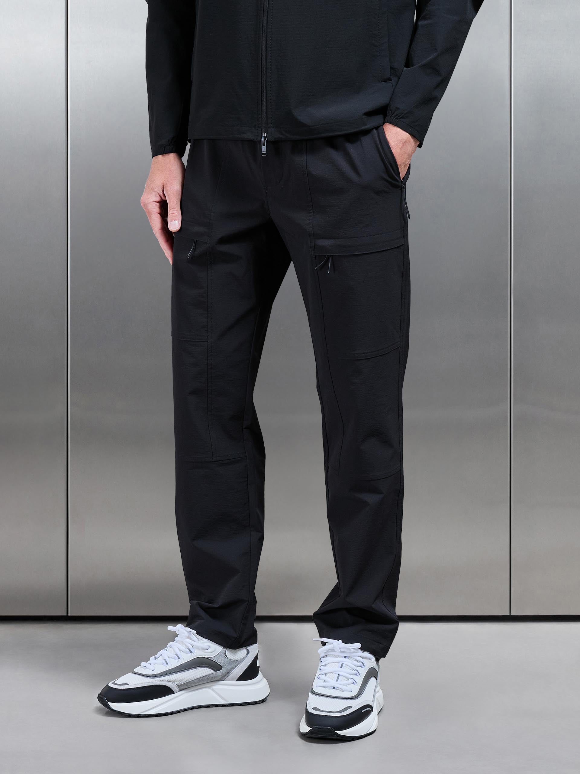 Mens Front Pocket Technical Cargo Pant in Black