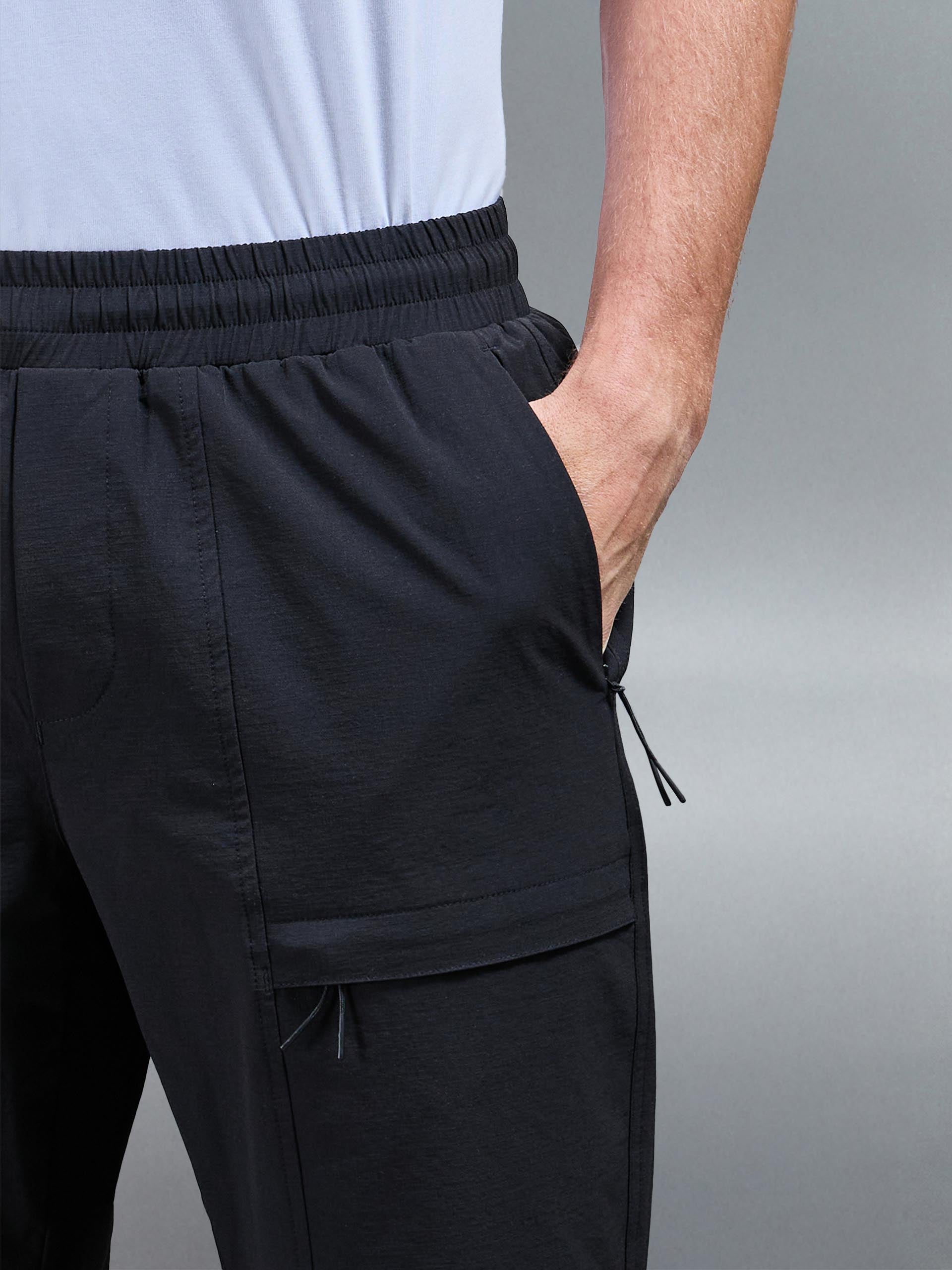 Mens Front Pocket Technical Cargo Pant in Black