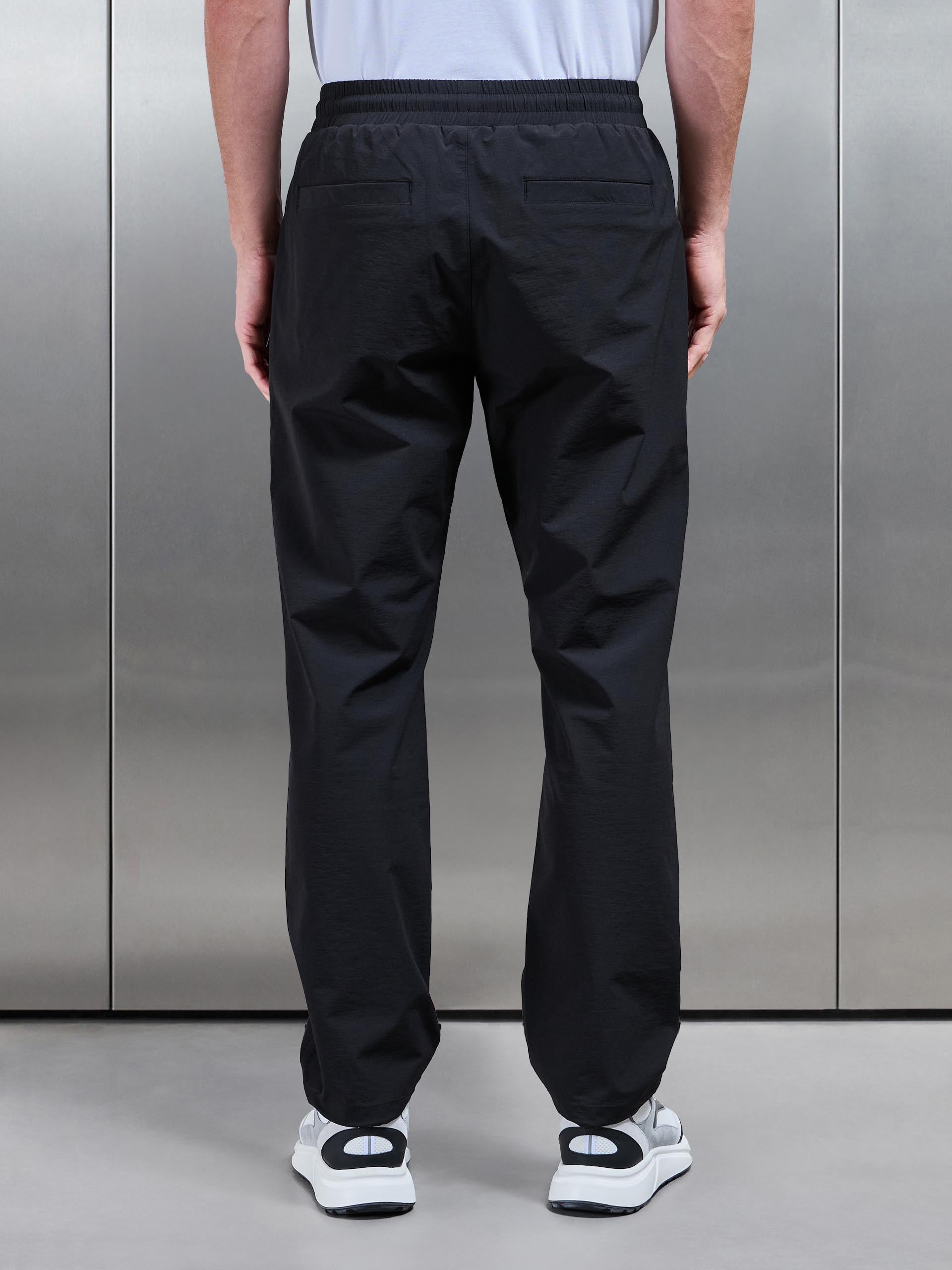 Mens Front Pocket Technical Cargo Pant in Black