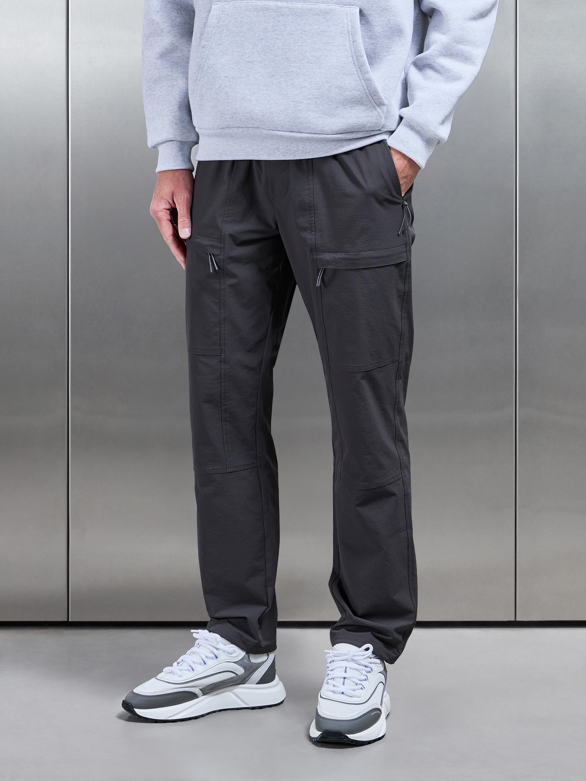 Mens Front Pocket Technical Cargo Pant in Grey
