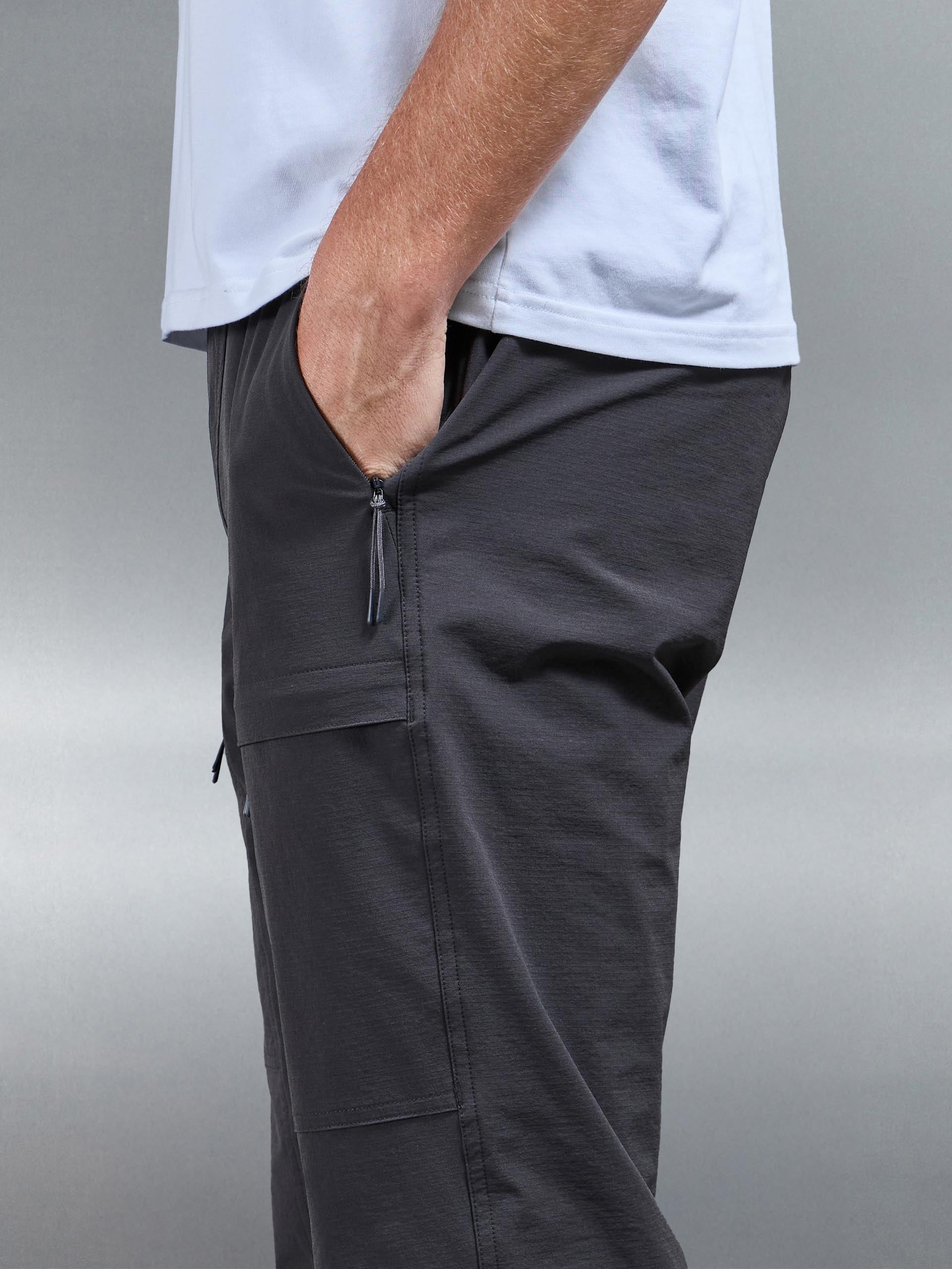 Mens Front Pocket Technical Cargo Pant in Grey
