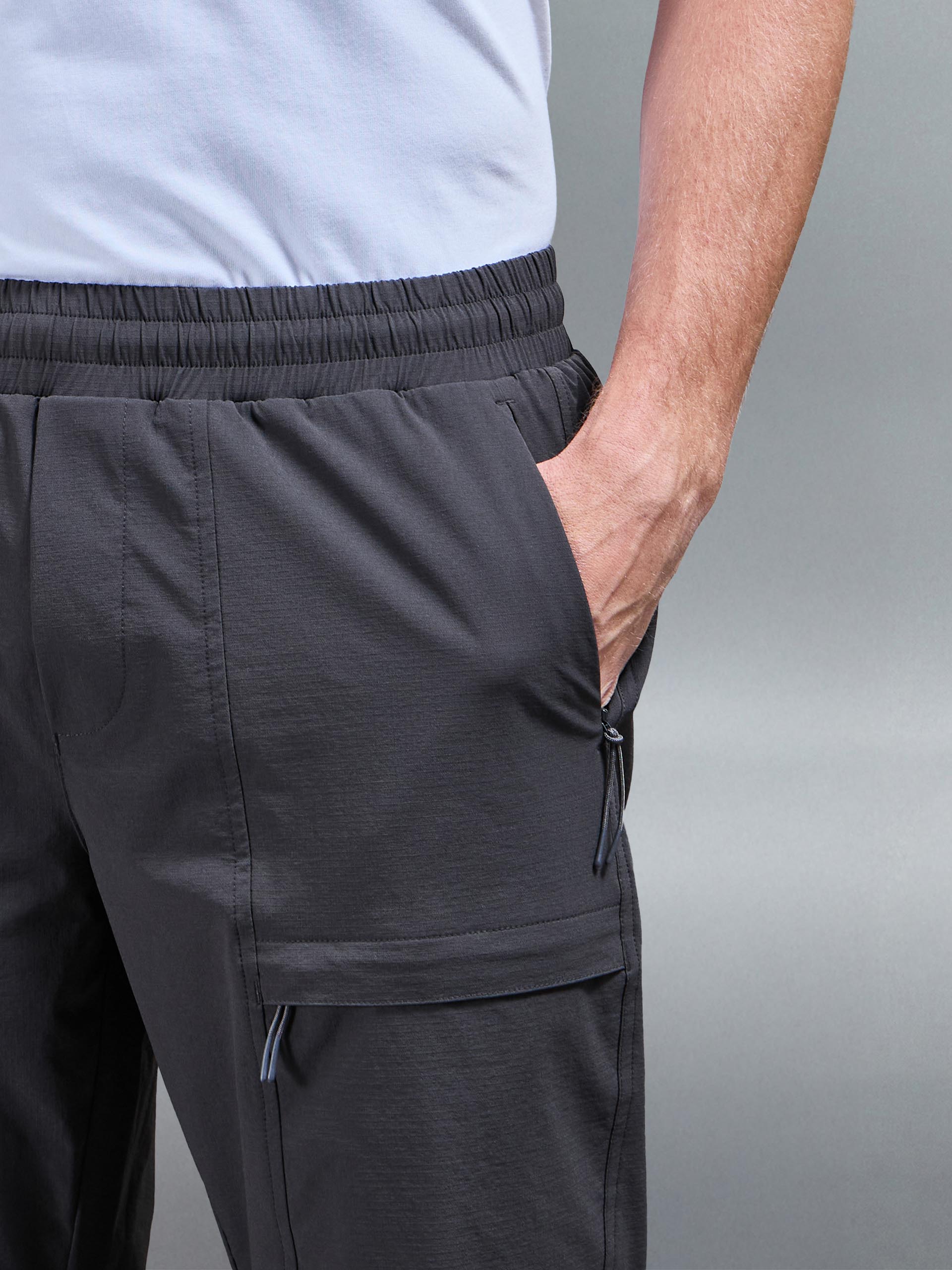 Mens Front Pocket Technical Cargo Pant in Grey