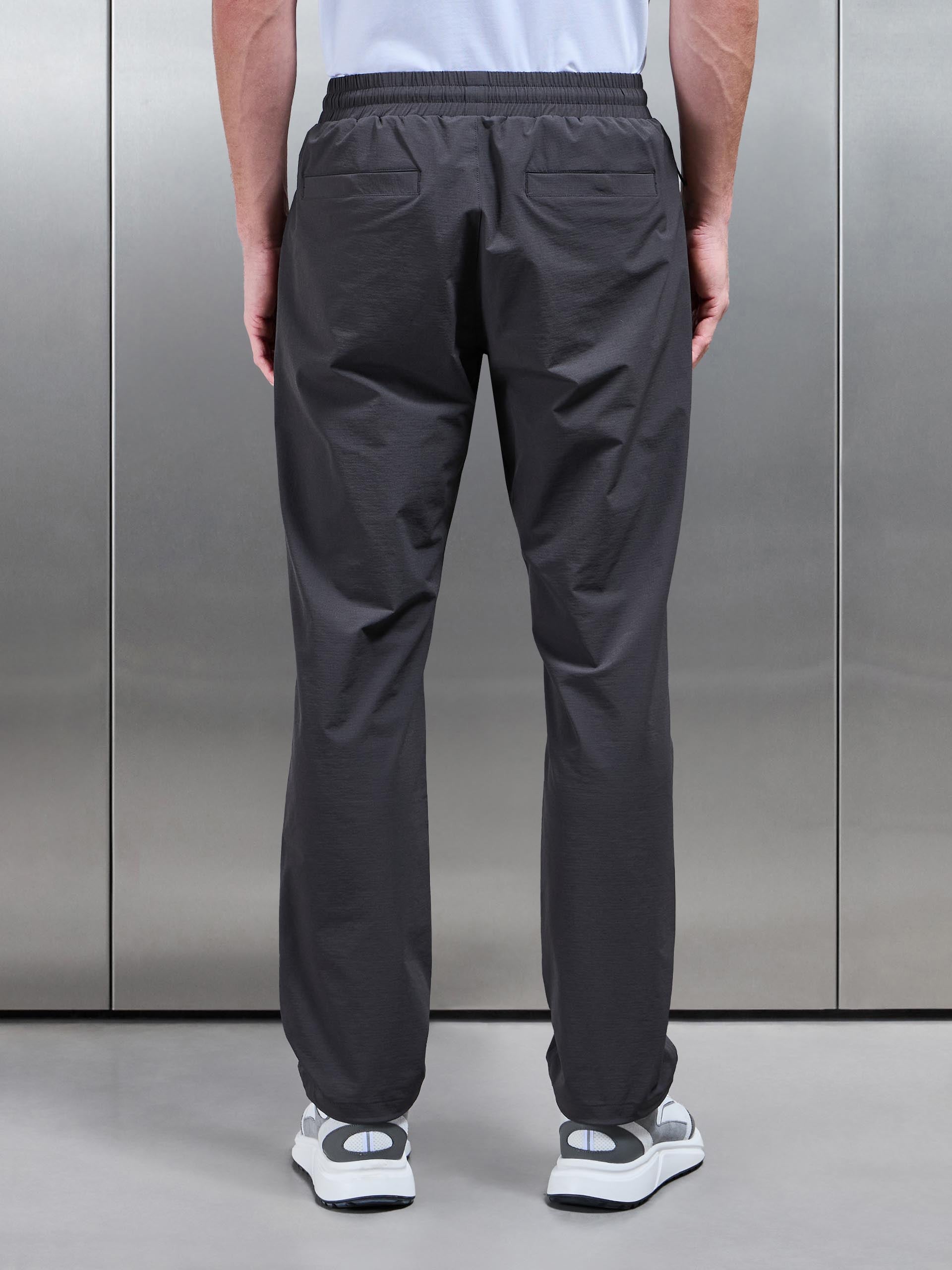 Mens Front Pocket Technical Cargo Pant in Grey