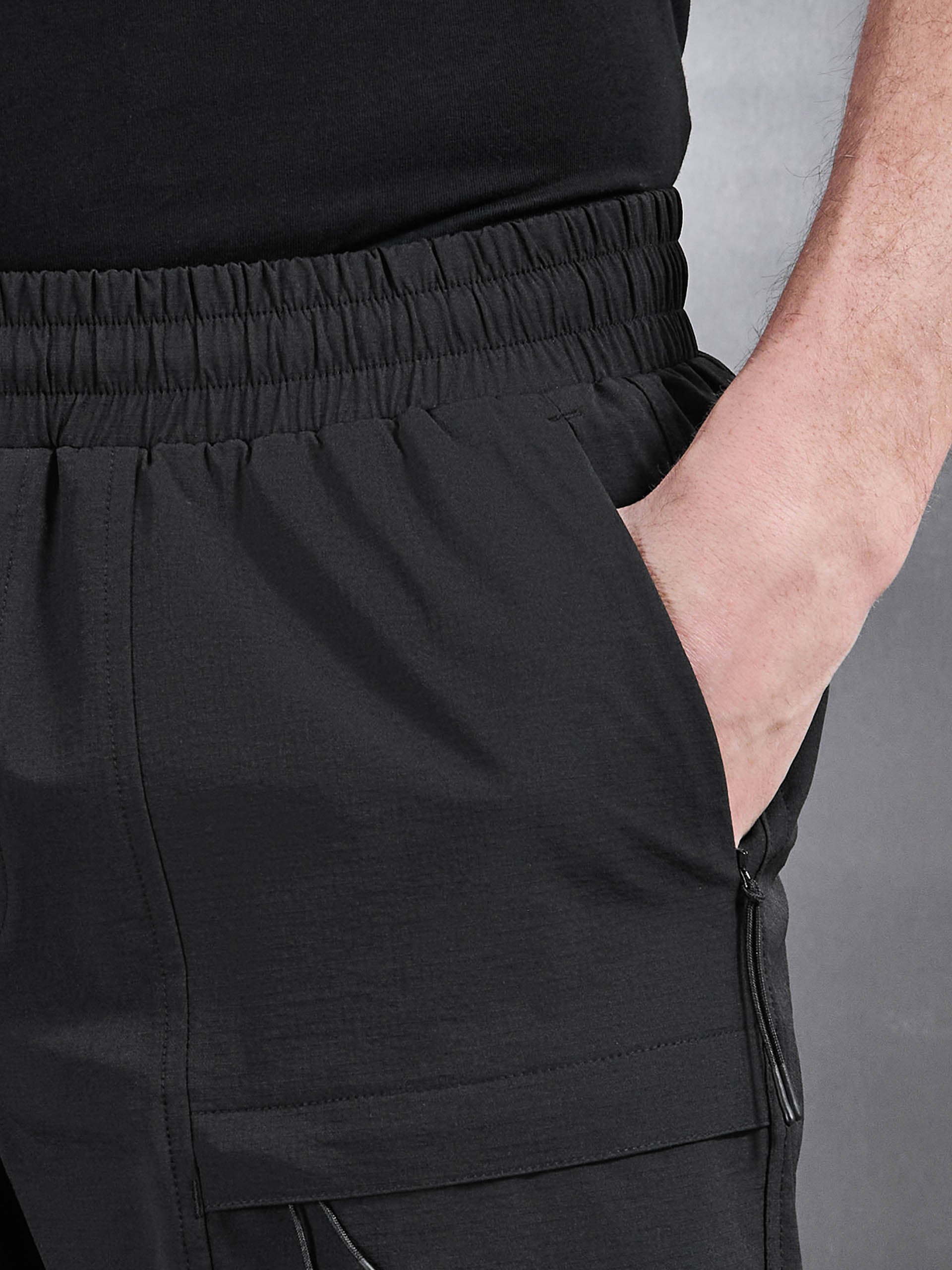 Mens Front Pocket Technical Cargo Short in Black