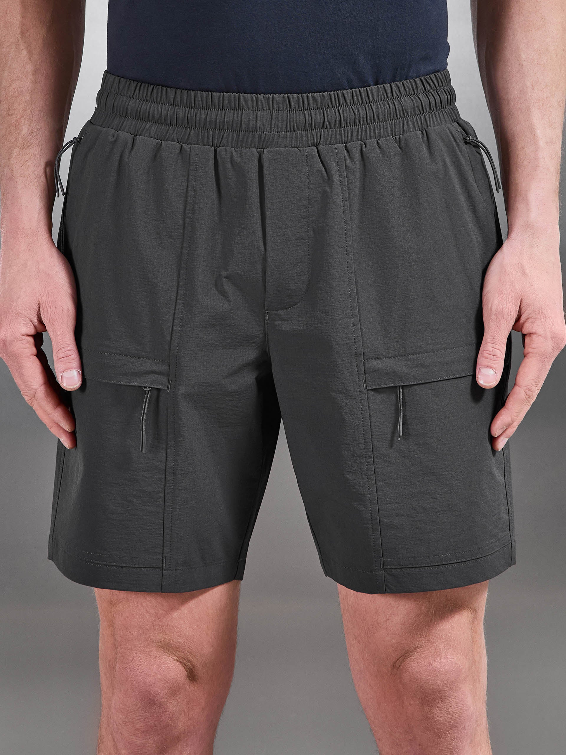 Mens Front Pocket Technical Cargo Short in Grey