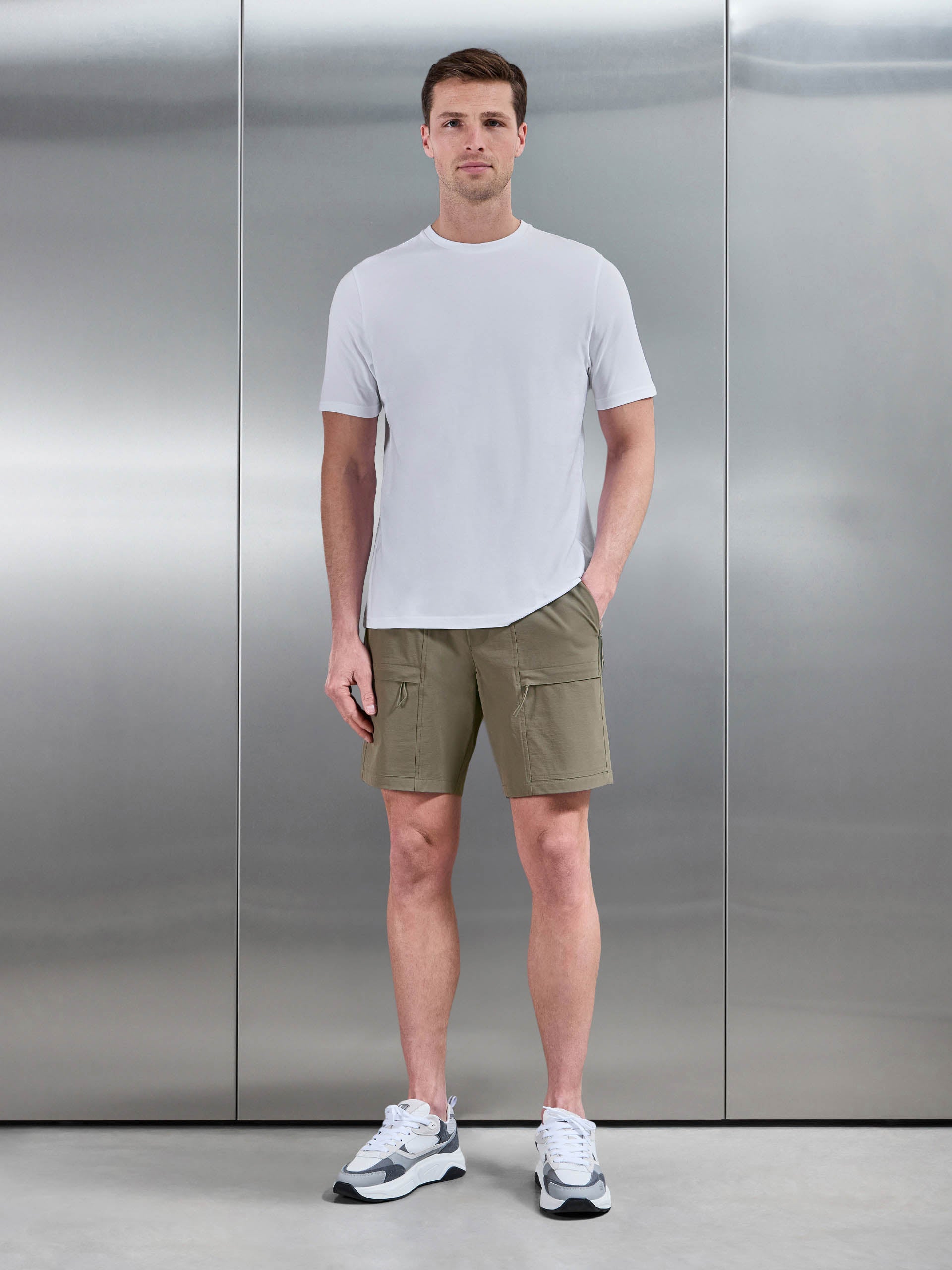 Mens Front Pocket Technical Cargo Short in Olive