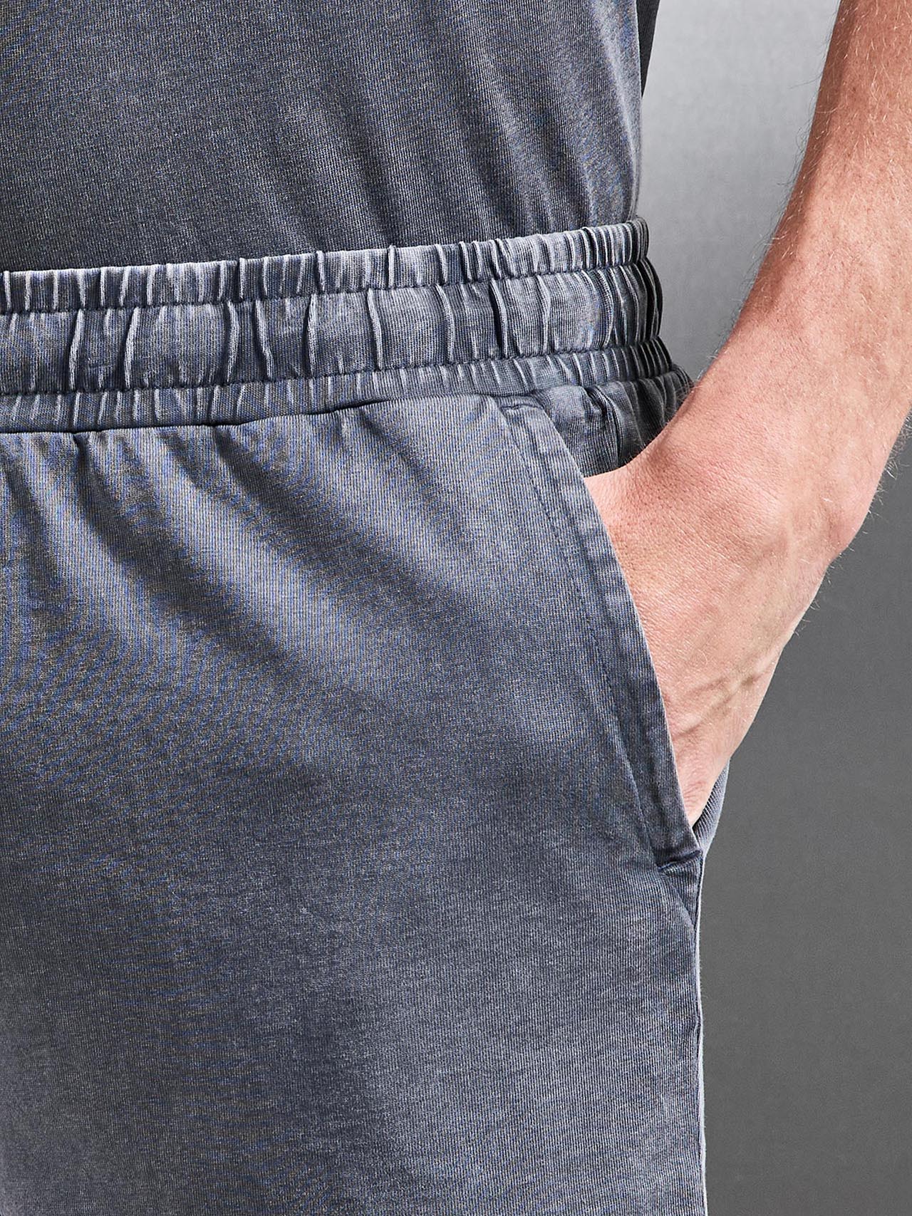 Mens Garment Dye Relaxed Short in Grey