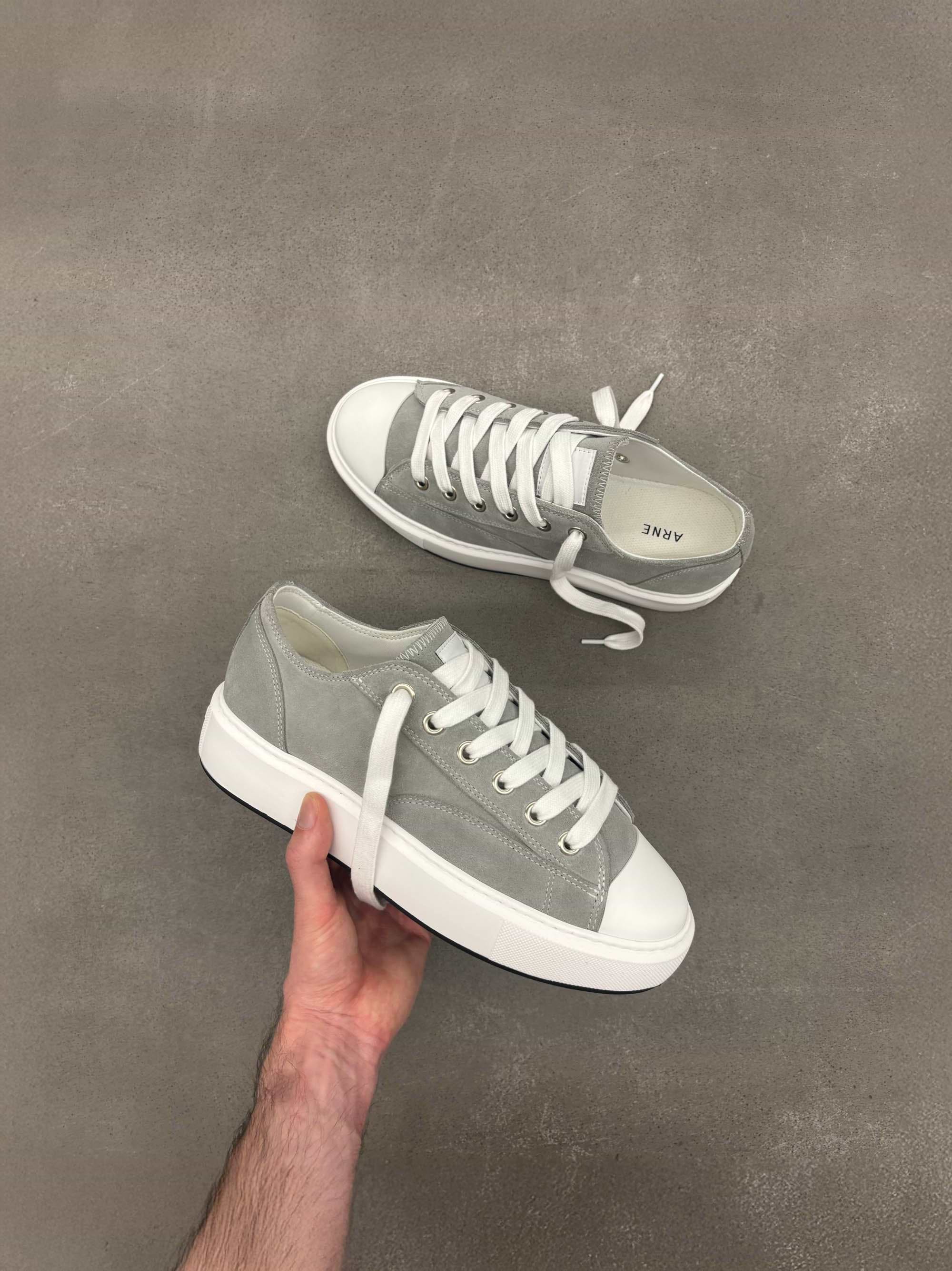 Homerun in Grey Suede