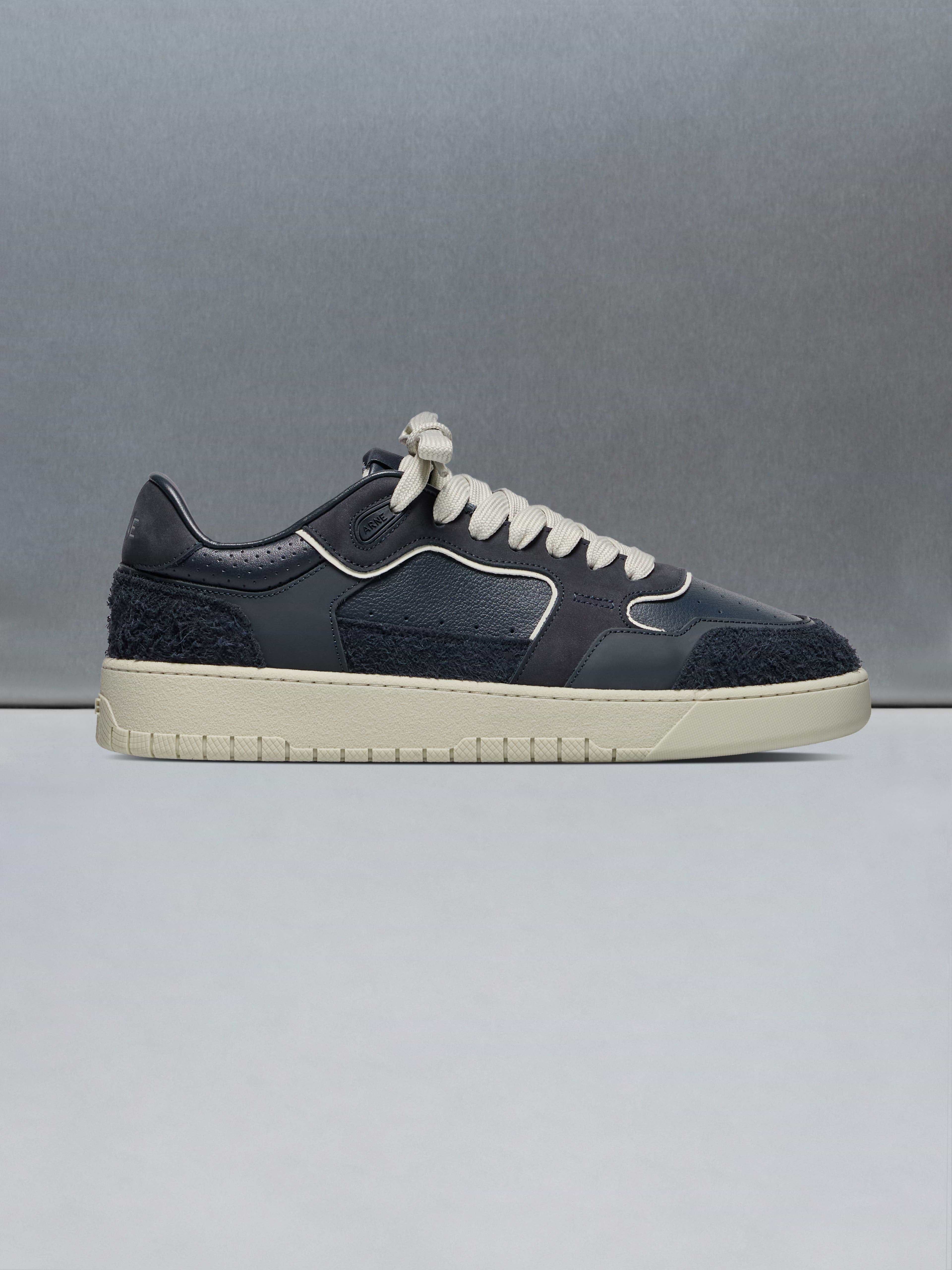 Hoop Trainer in Navy Beige