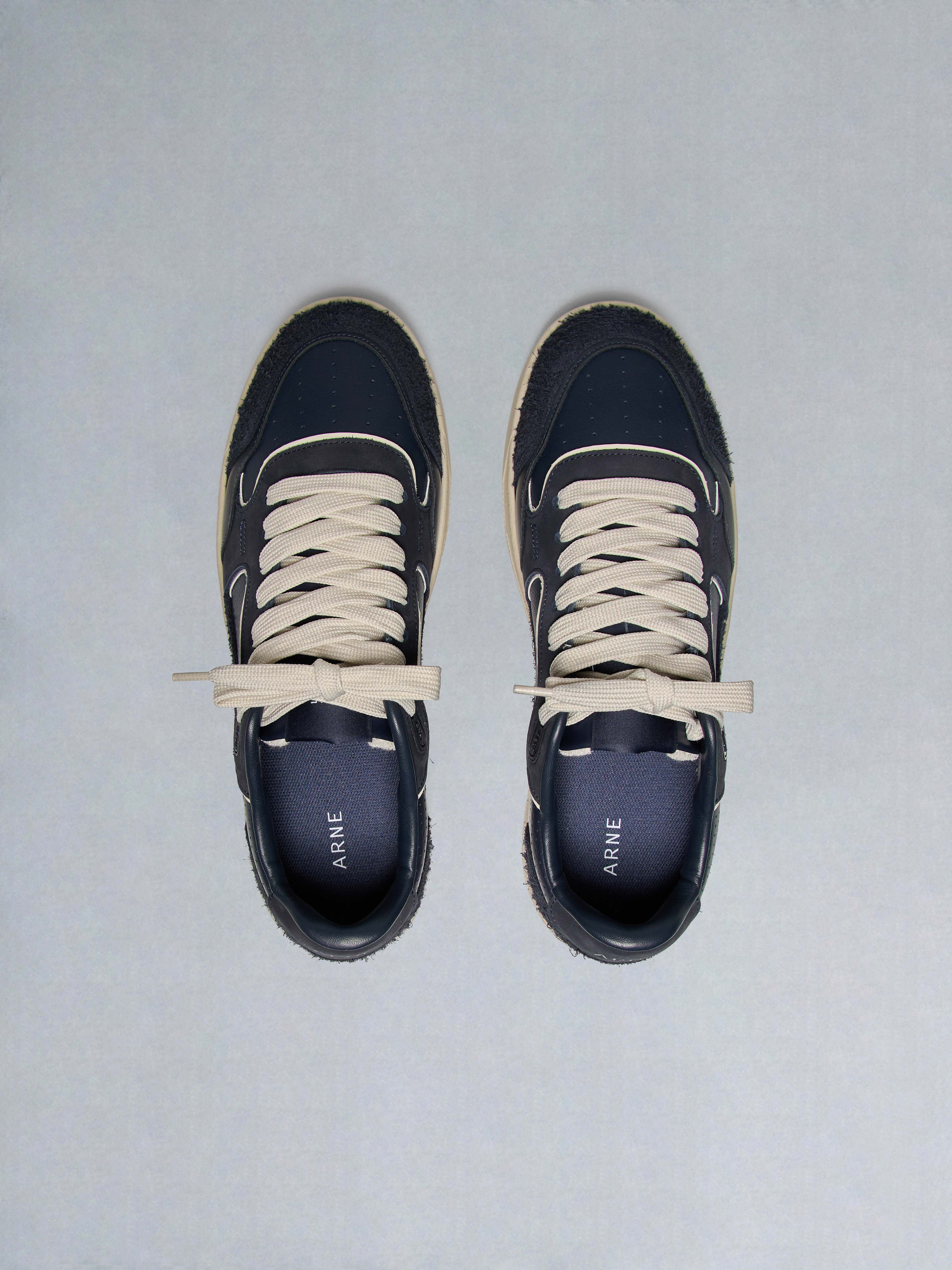 Hoop Trainer in Navy Beige