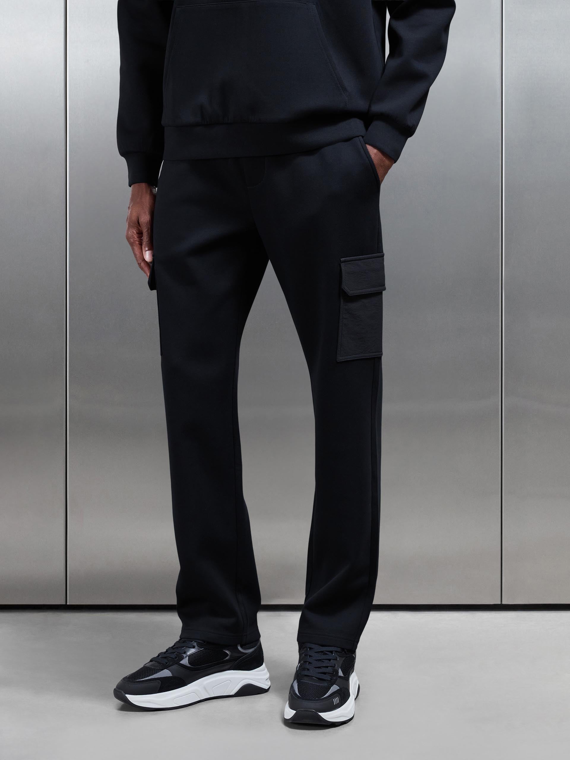 Mens Hybrid Cargo Jogger in Black