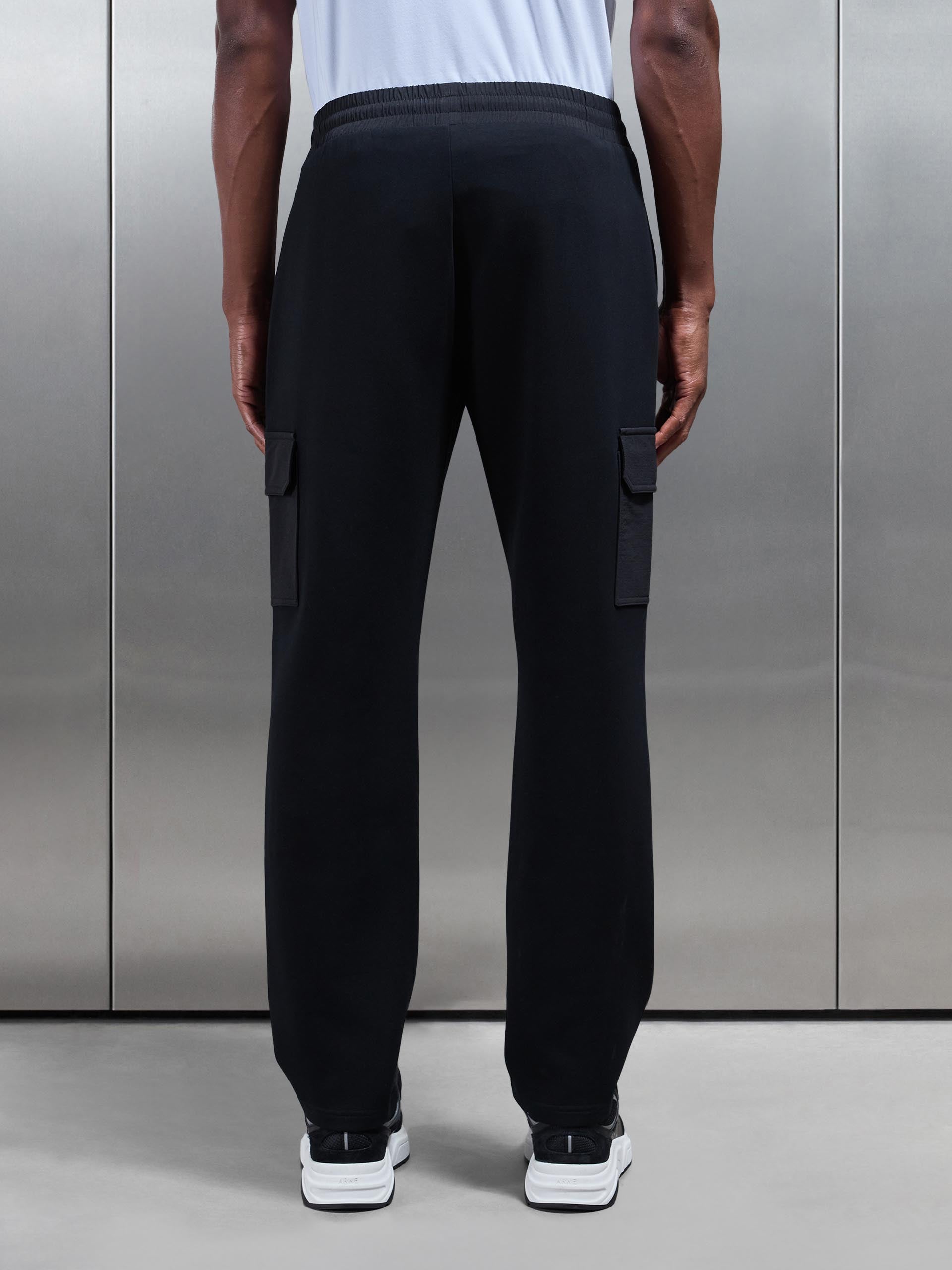 Mens Hybrid Cargo Jogger in Black