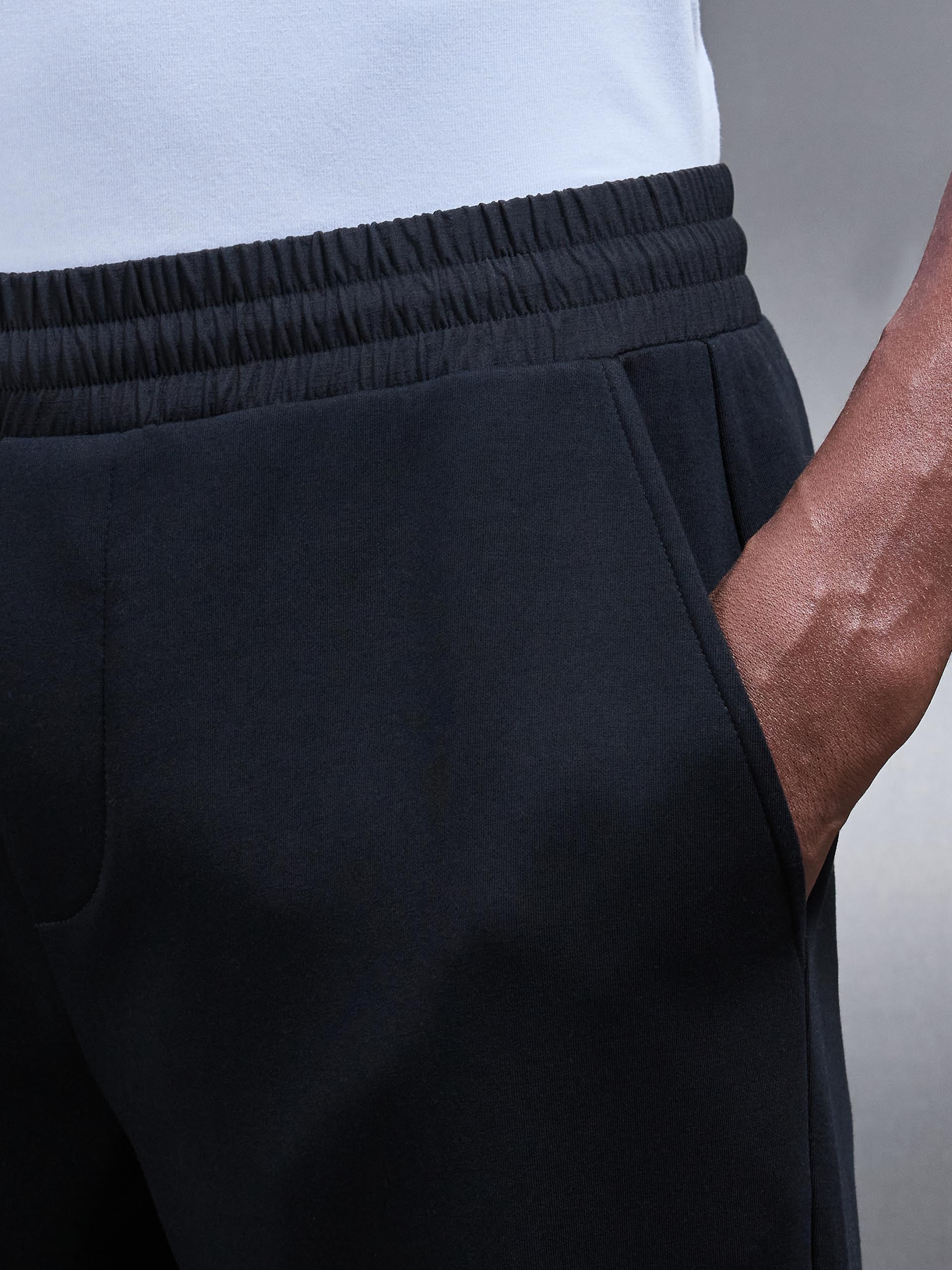 Mens Hybrid Cargo Jogger in Black
