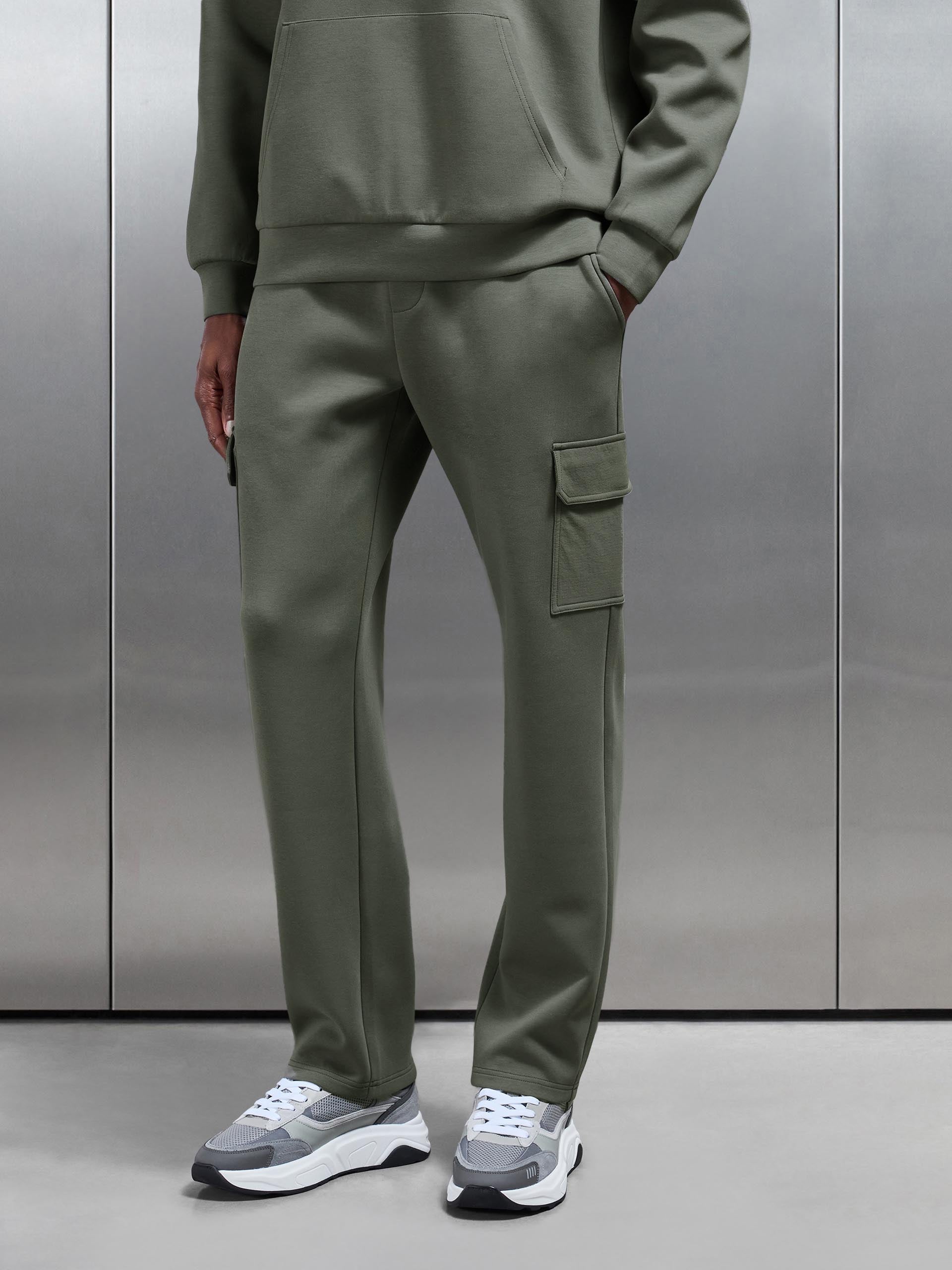 Mens Hybrid Cargo Jogger in Olive